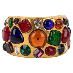 Bracciale Chanel in metallo dorato, anni '90