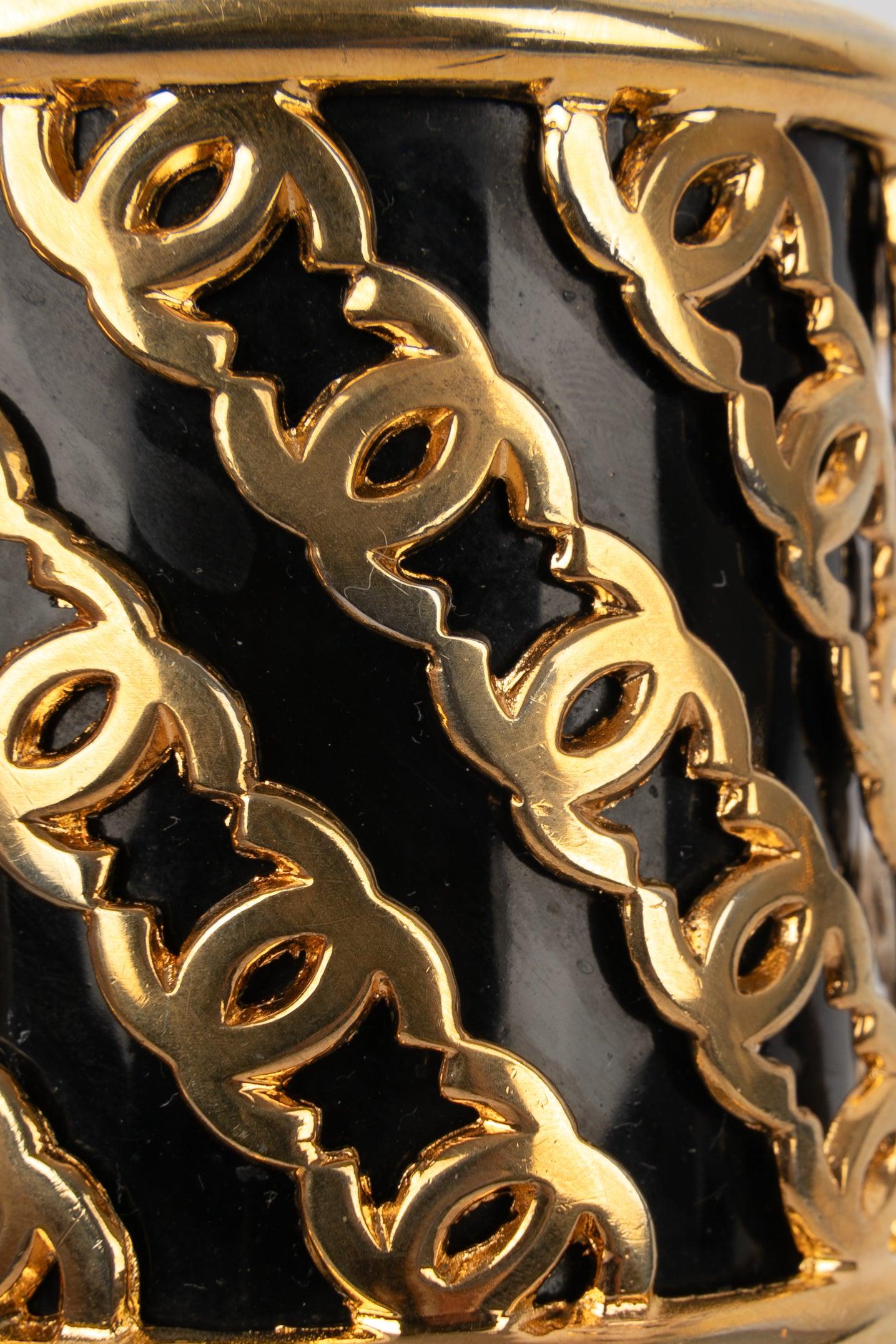 Chanel Golden Metal Cuff Bracelet Enameled with Black For Sale 2