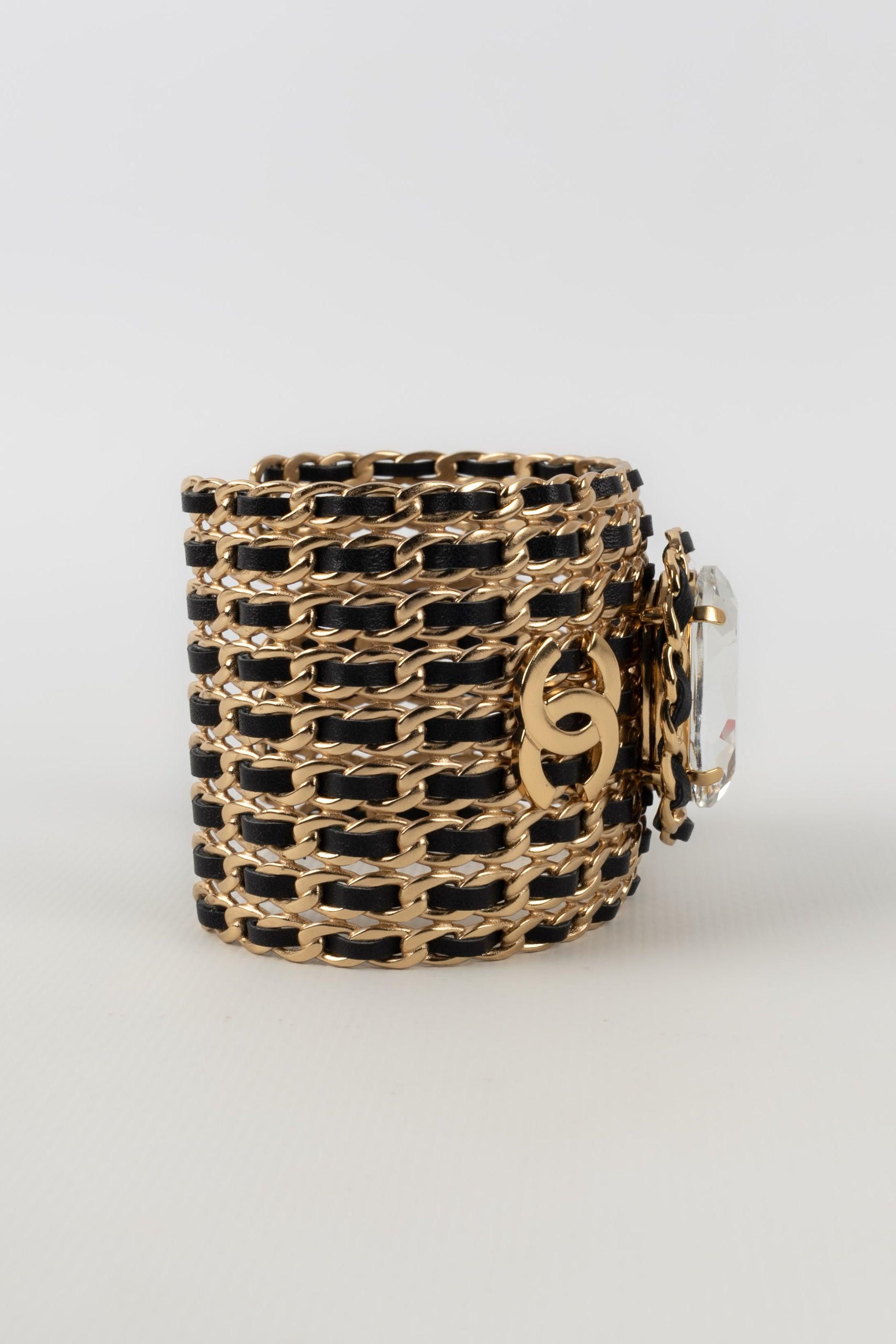 Women's Chanel Golden Metal Cuff Bracelet Interlaced with Rhinestone, 2022 For Sale