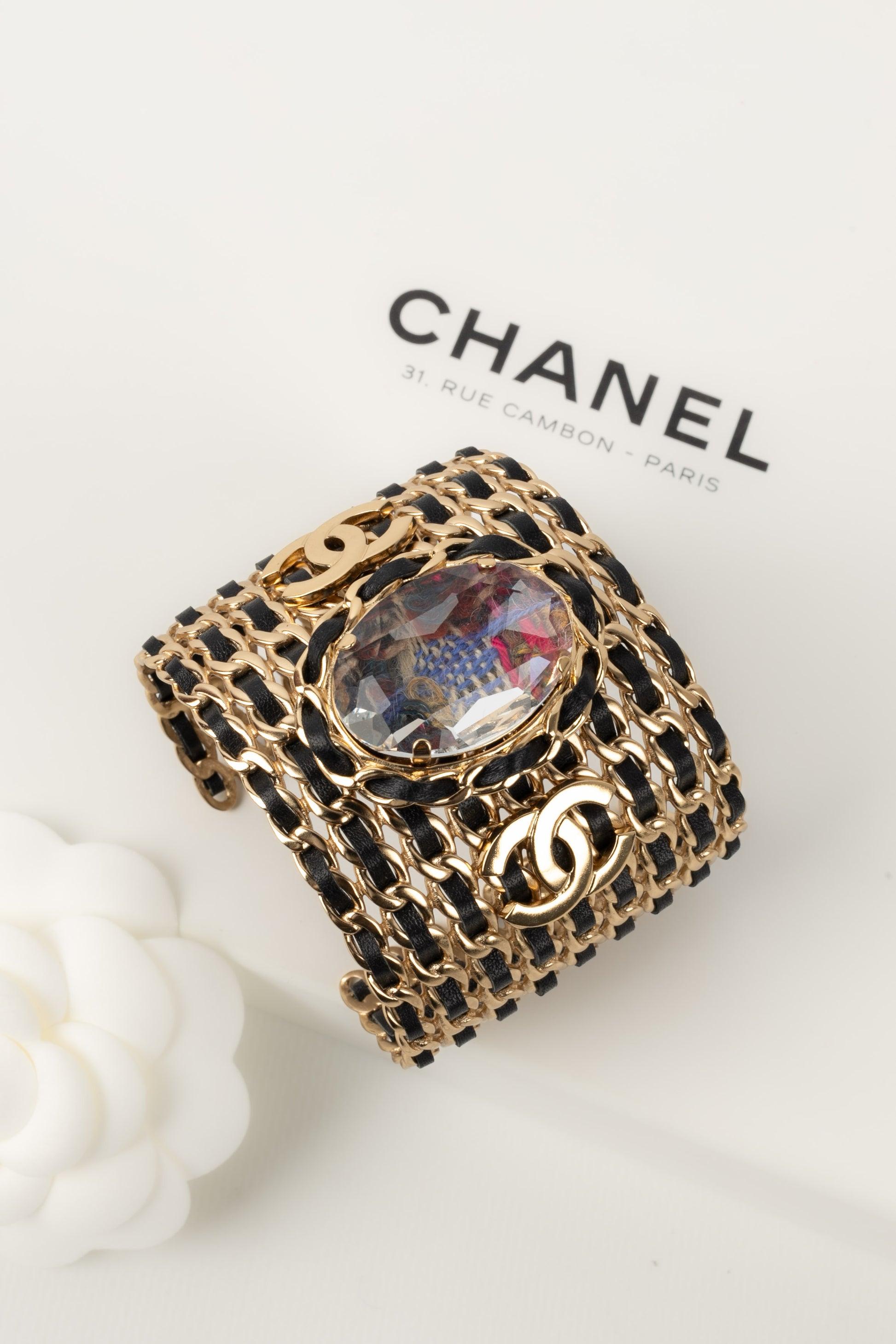Chanel Golden Metal Cuff Bracelet Interlaced with Rhinestone, 2022 For Sale 2