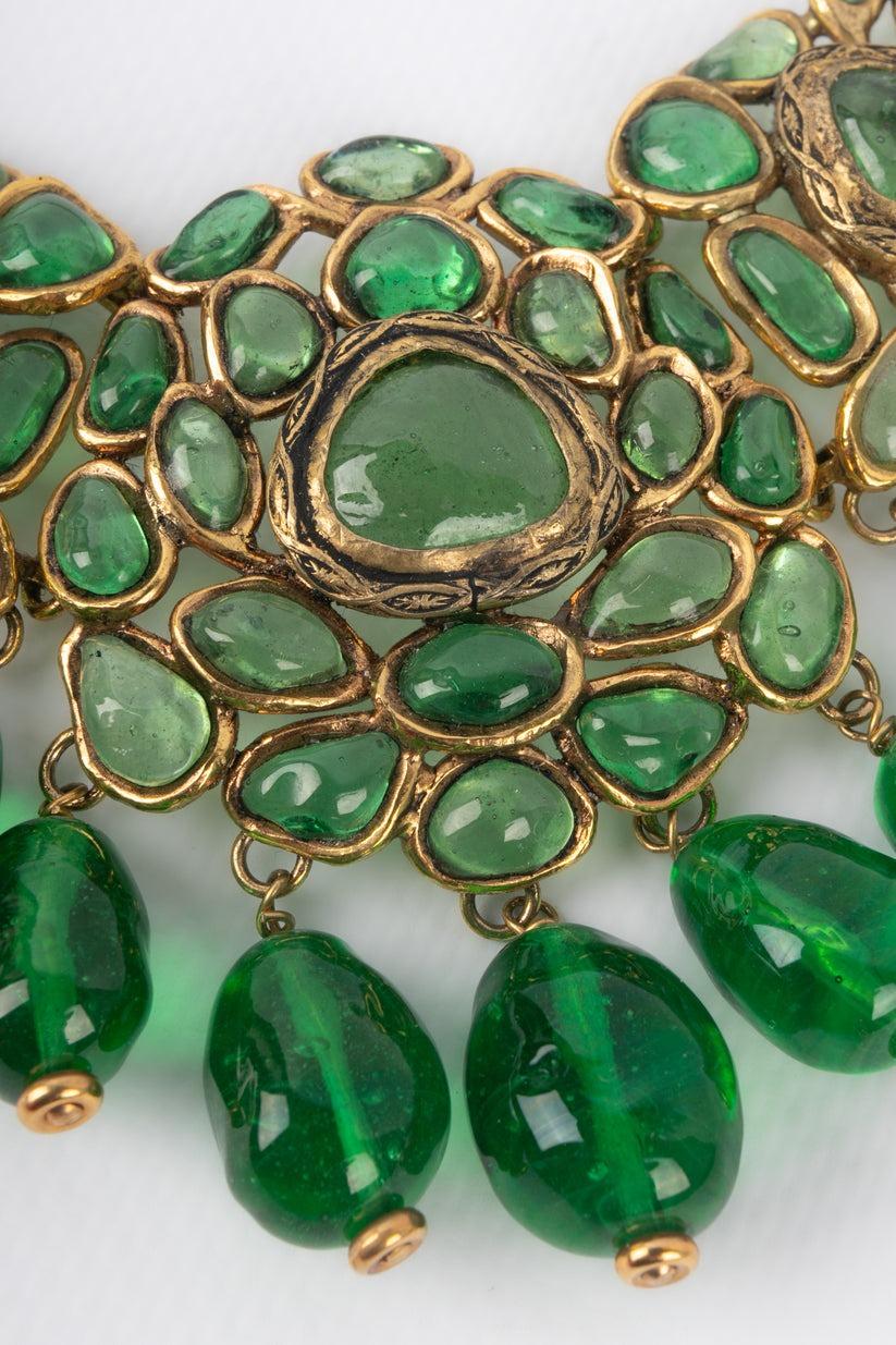 Chanel Golden Metal Dickey Necklace with Green Glass Paste, 1980s For Sale 6