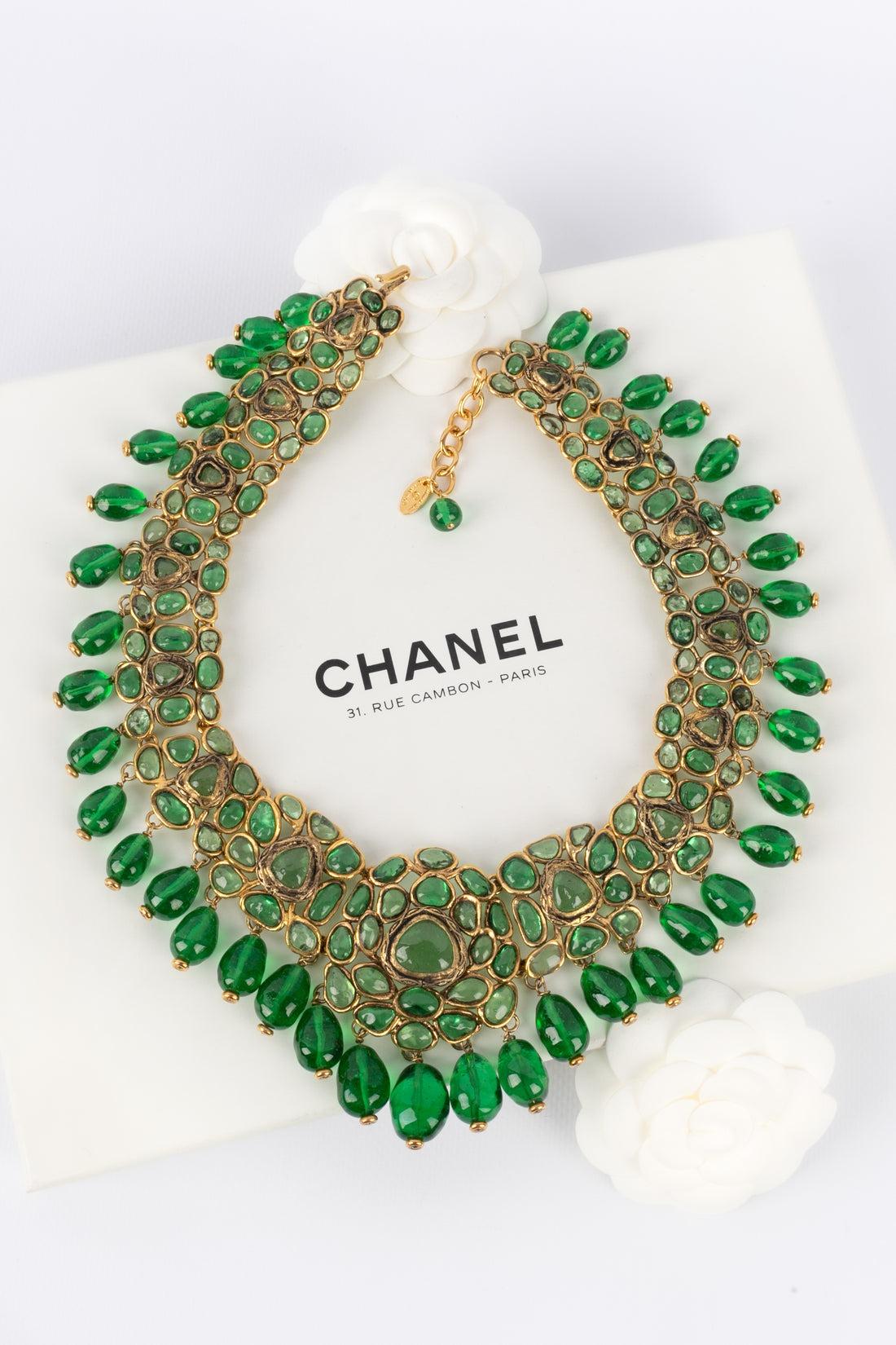 Chanel Golden Metal Dickey Necklace with Green Glass Paste, 1980s For Sale 7