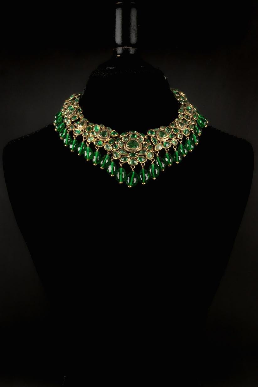Women's Chanel Golden Metal Dickey Necklace with Green Glass Paste, 1980s For Sale