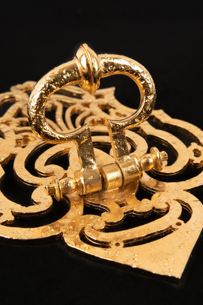 Chanel Broche porte-couche haute couture en métal doré Pour femmes en vente