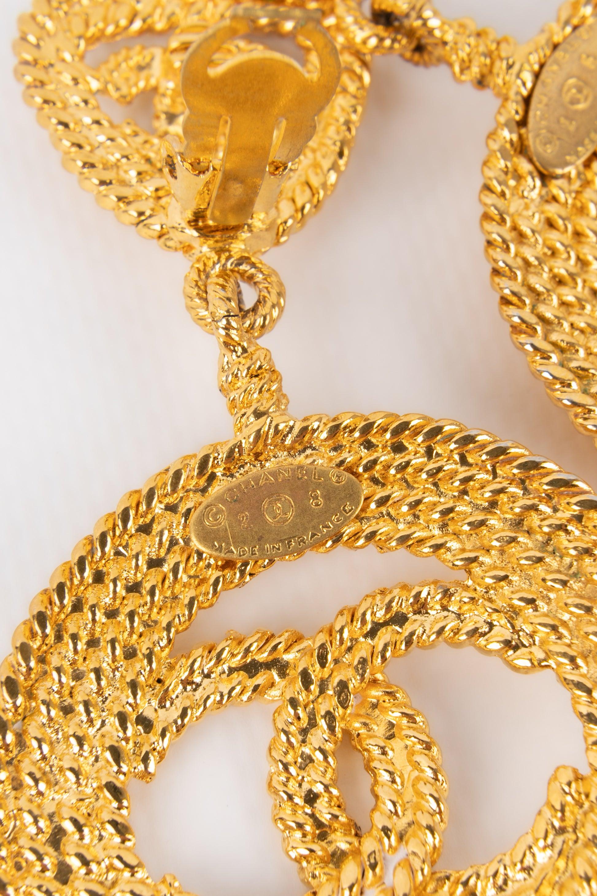 Chanel Goldene Metallohrringe, 1990er-Jahre im Angebot 3