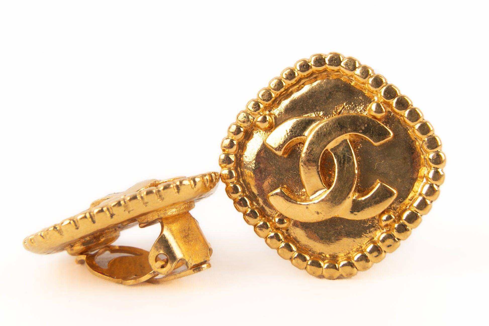 Orecchini Chanel in metallo dorato, 1996 In condizioni ottime in vendita a SAINT-OUEN-SUR-SEINE, FR