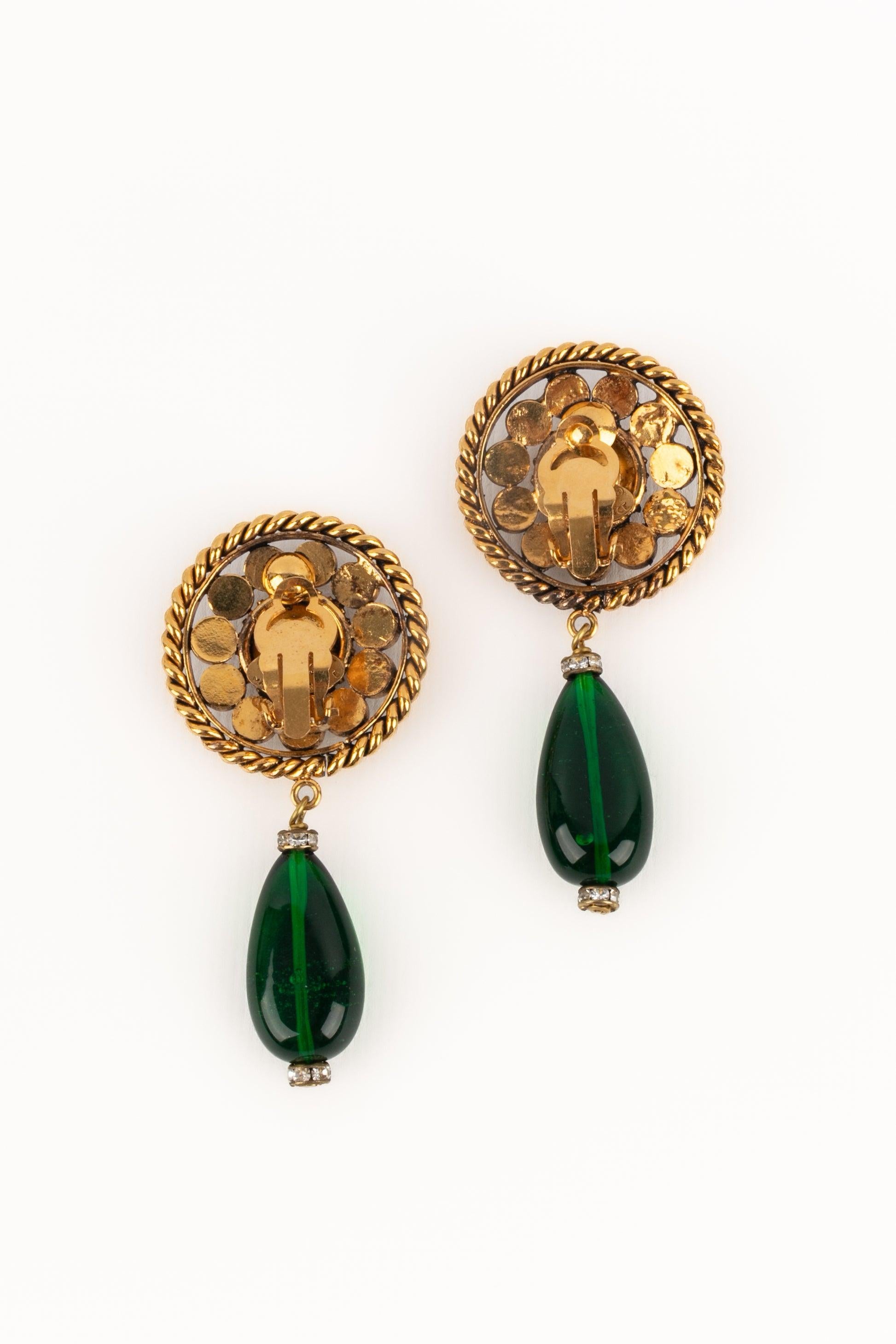 Women's Chanel Golden Metal Earrings, 2cc3 For Sale