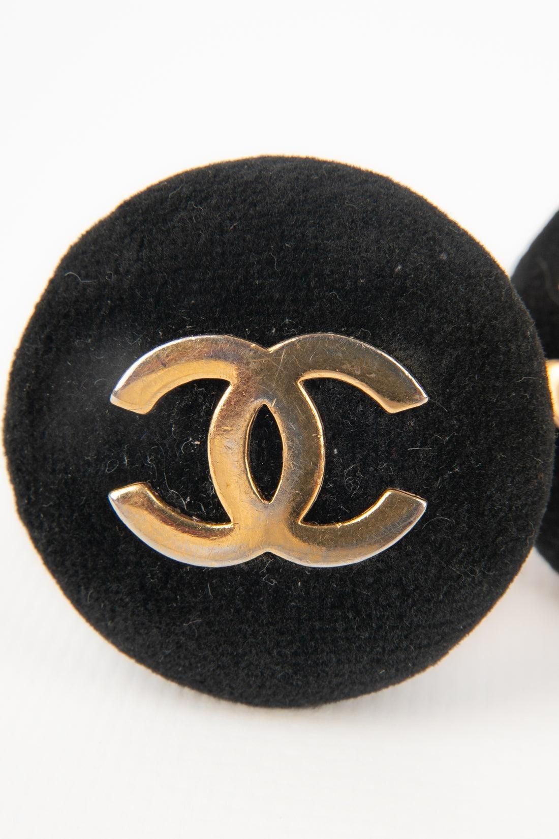 Chanel Golden Metal Earrings, 2003 In Good Condition In SAINT-OUEN-SUR-SEINE, FR