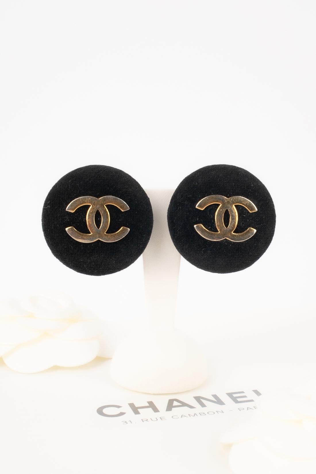 Chanel Golden Metal Earrings, 2003 3
