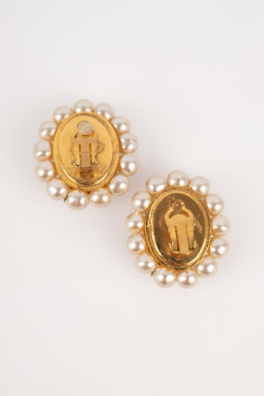 Chanel Golden Metal Earrings, 2cc5 In Excellent Condition For Sale In SAINT-OUEN-SUR-SEINE, FR