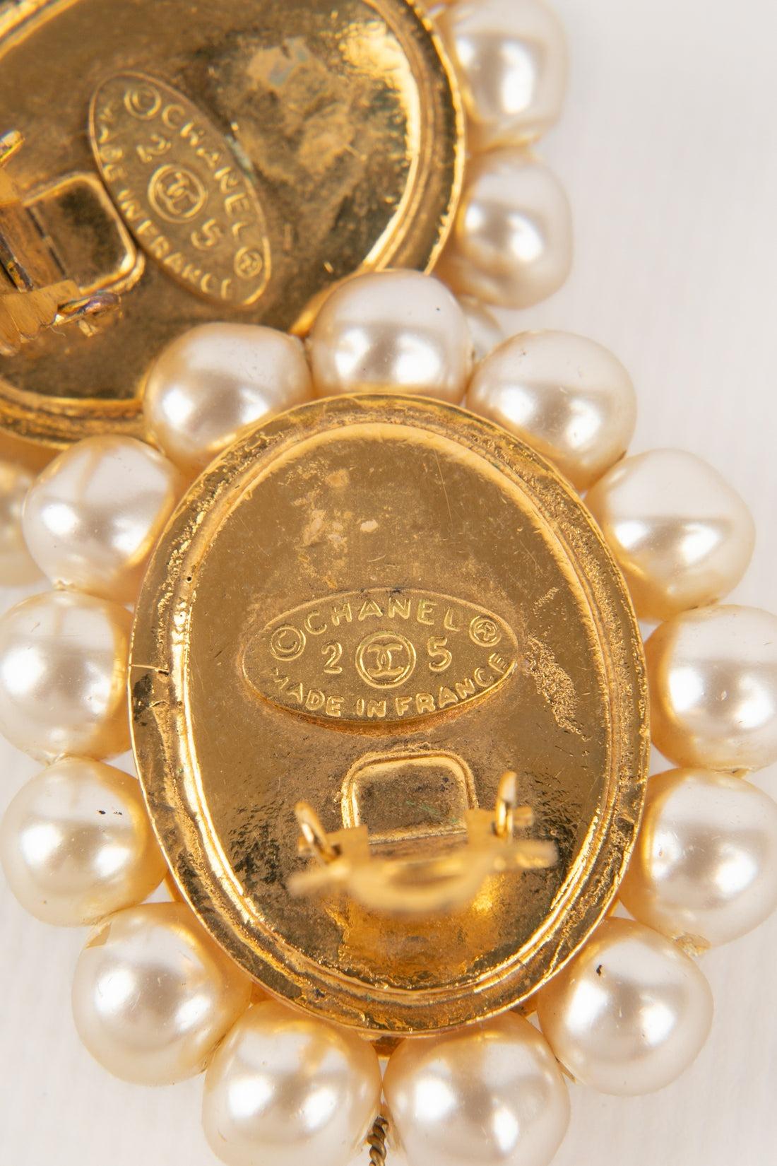 Chanel Golden Metal Earrings, 2cc5 For Sale 2