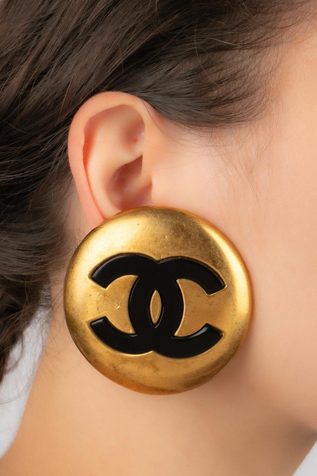 Chanel Golden Metal Earrings, 2009 For Sale 3