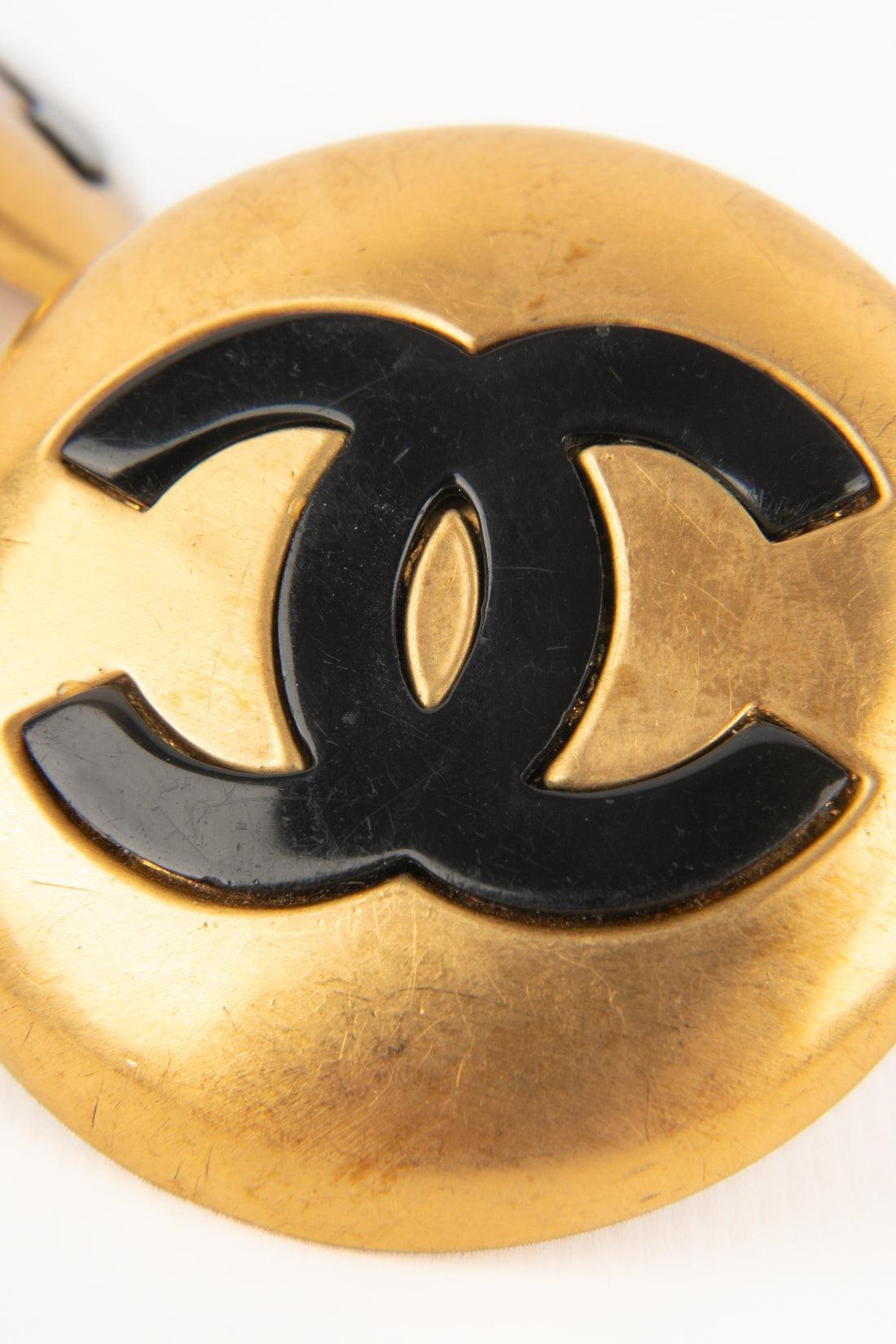 Women's Chanel Golden Metal Earrings, 2009 For Sale