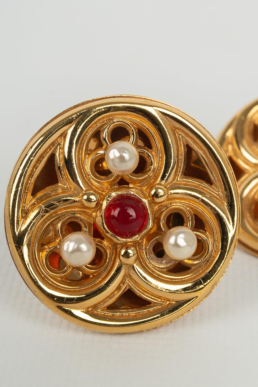 Women's Chanel Golden Metal Earrings, Pearls and Red Glass Paste Cabochons, Fall 1989  For Sale