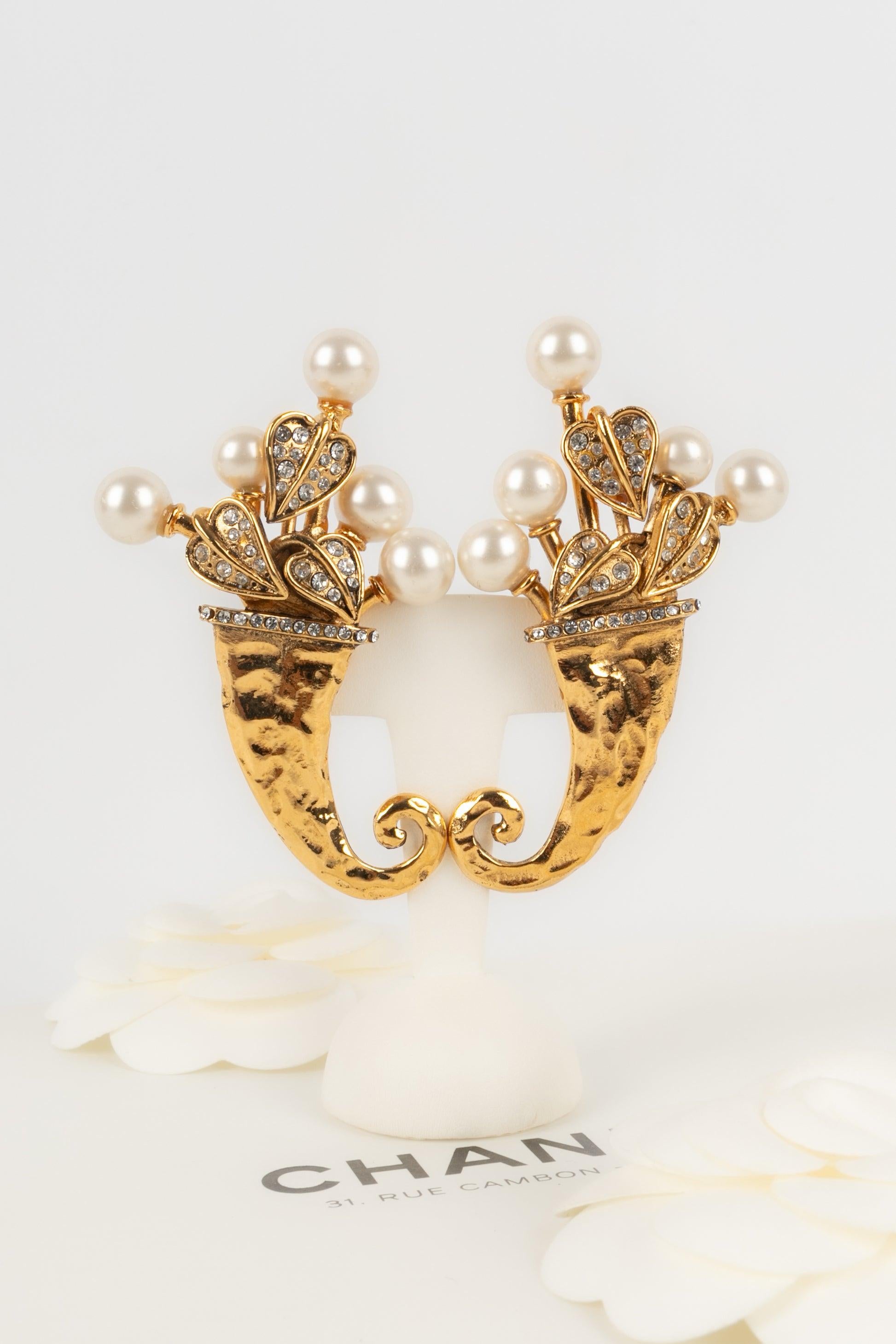 Chanel Golden Metal Earrings with Costume Pearls and Rhinestones For Sale 4