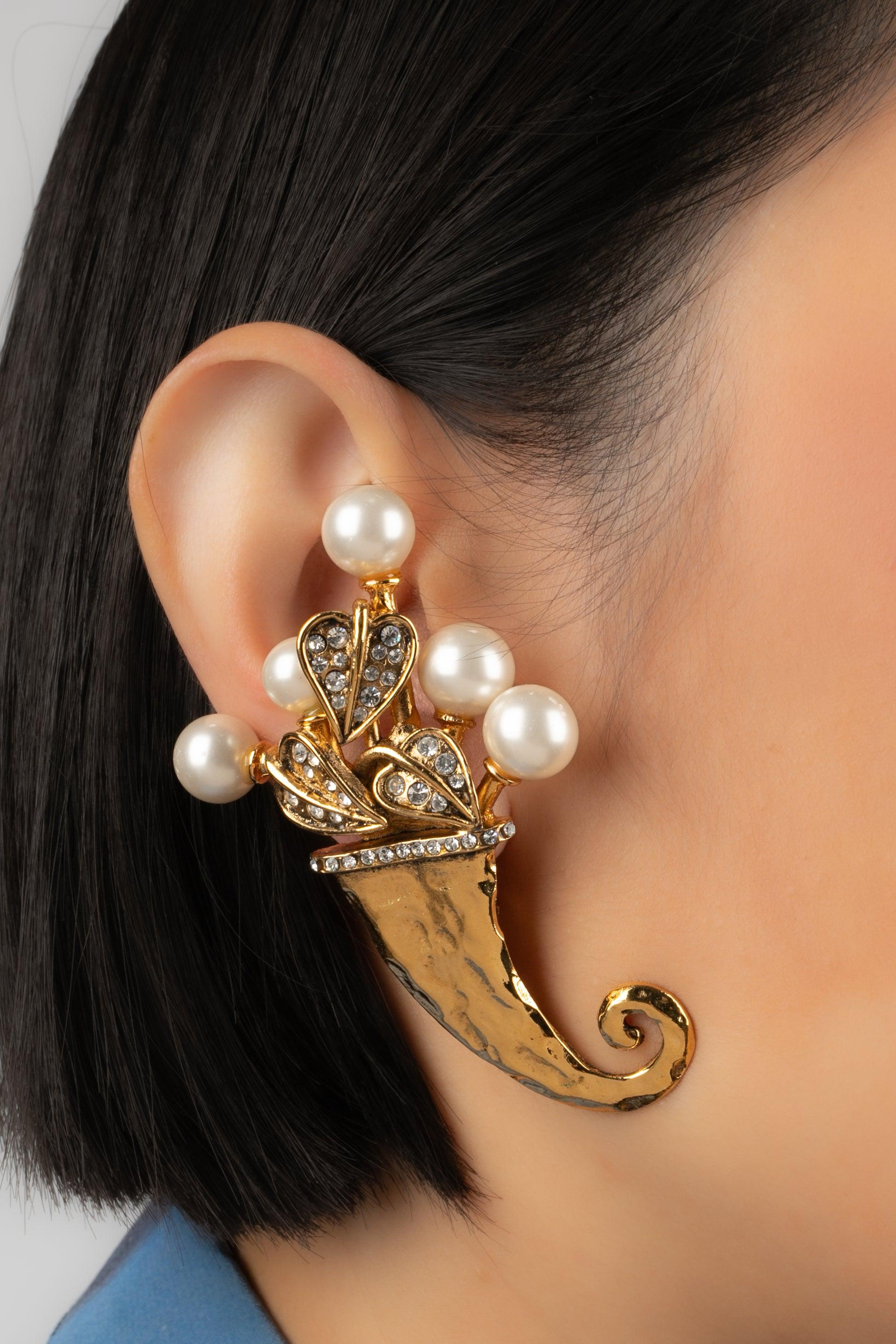 Chanel Golden Metal Earrings with Costume Pearls and Rhinestones For Sale 5