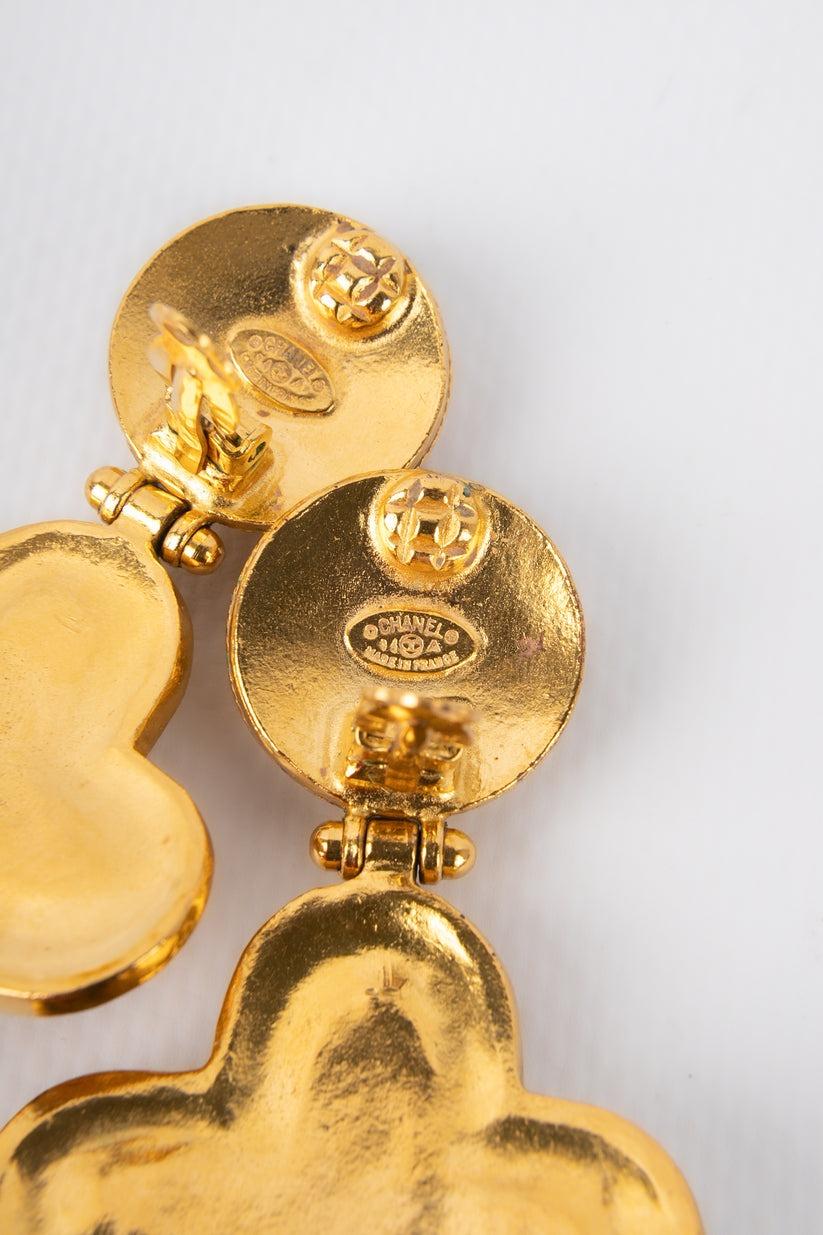 Chanel Golden Metal Earrings with Costume Pearly Cabochons, 1994 For Sale 2