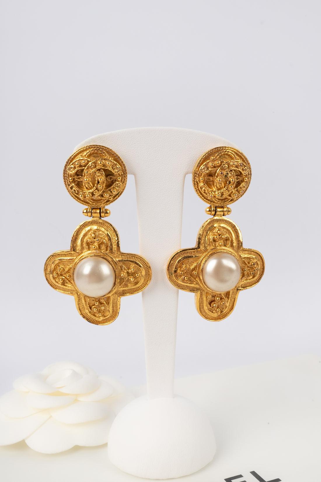 Chanel Golden Metal Earrings with Costume Pearly Cabochons, 1994 For Sale 3