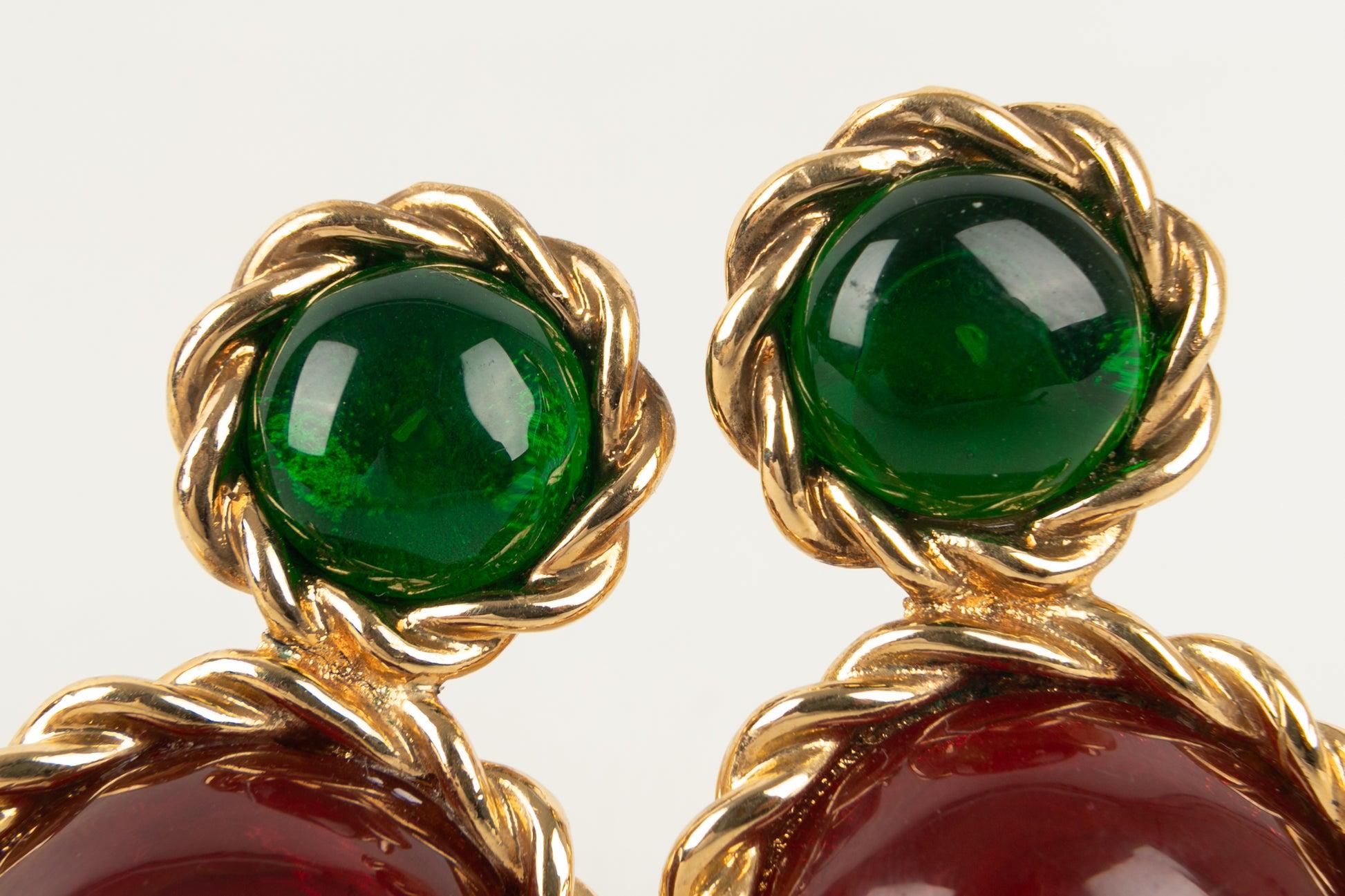Chanel Golden Metal Earrings with Glass-Paste Cabochons In Excellent Condition For Sale In SAINT-OUEN-SUR-SEINE, FR