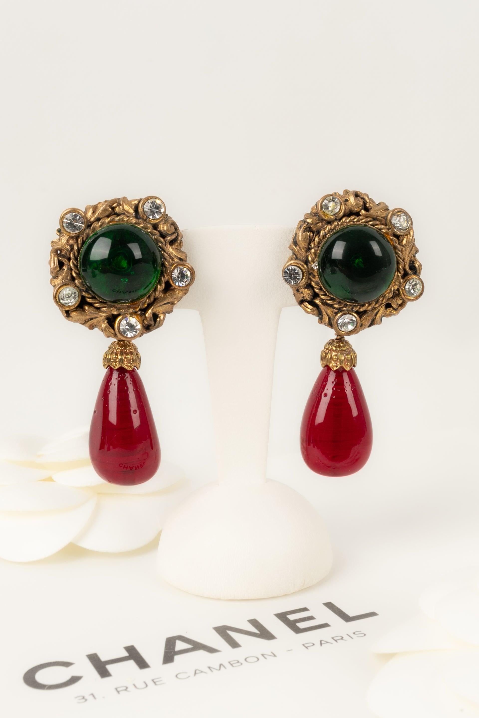 Chanel Golden Metal Earrings with Rhinestones and Glass Paste For Sale 4