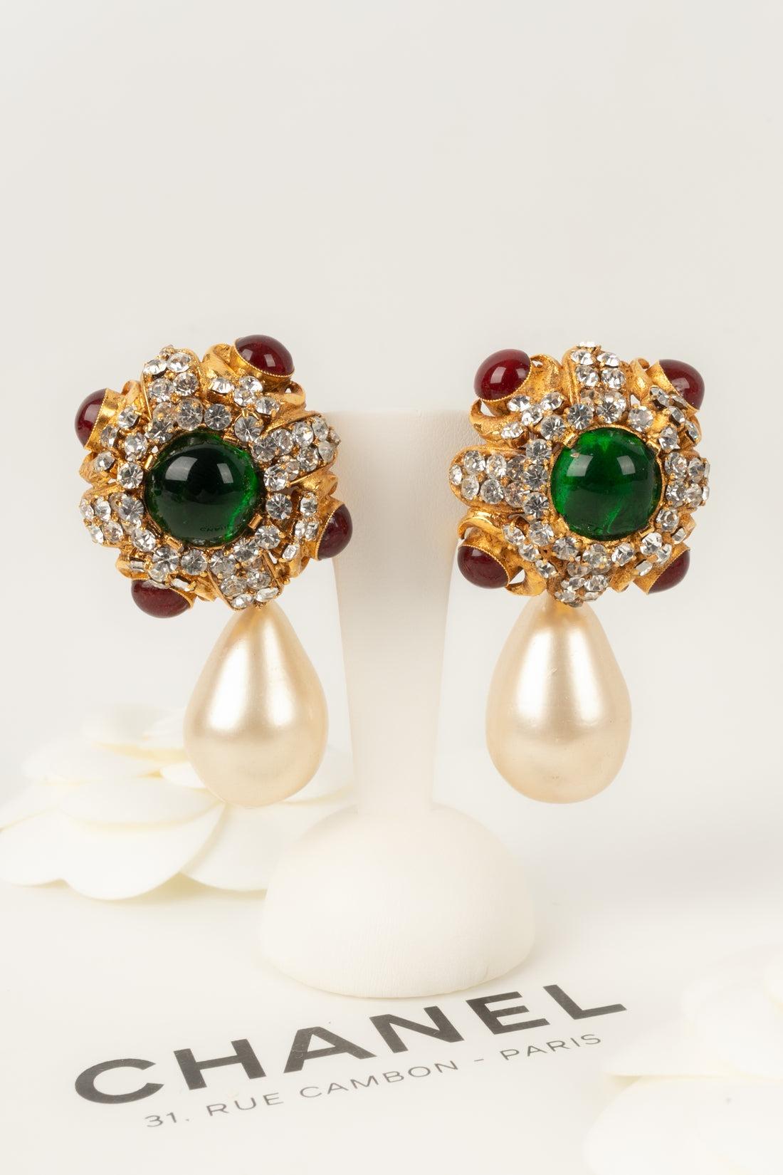 Chanel Golden Metal Earrings with Swarovski Rhinestones For Sale 4