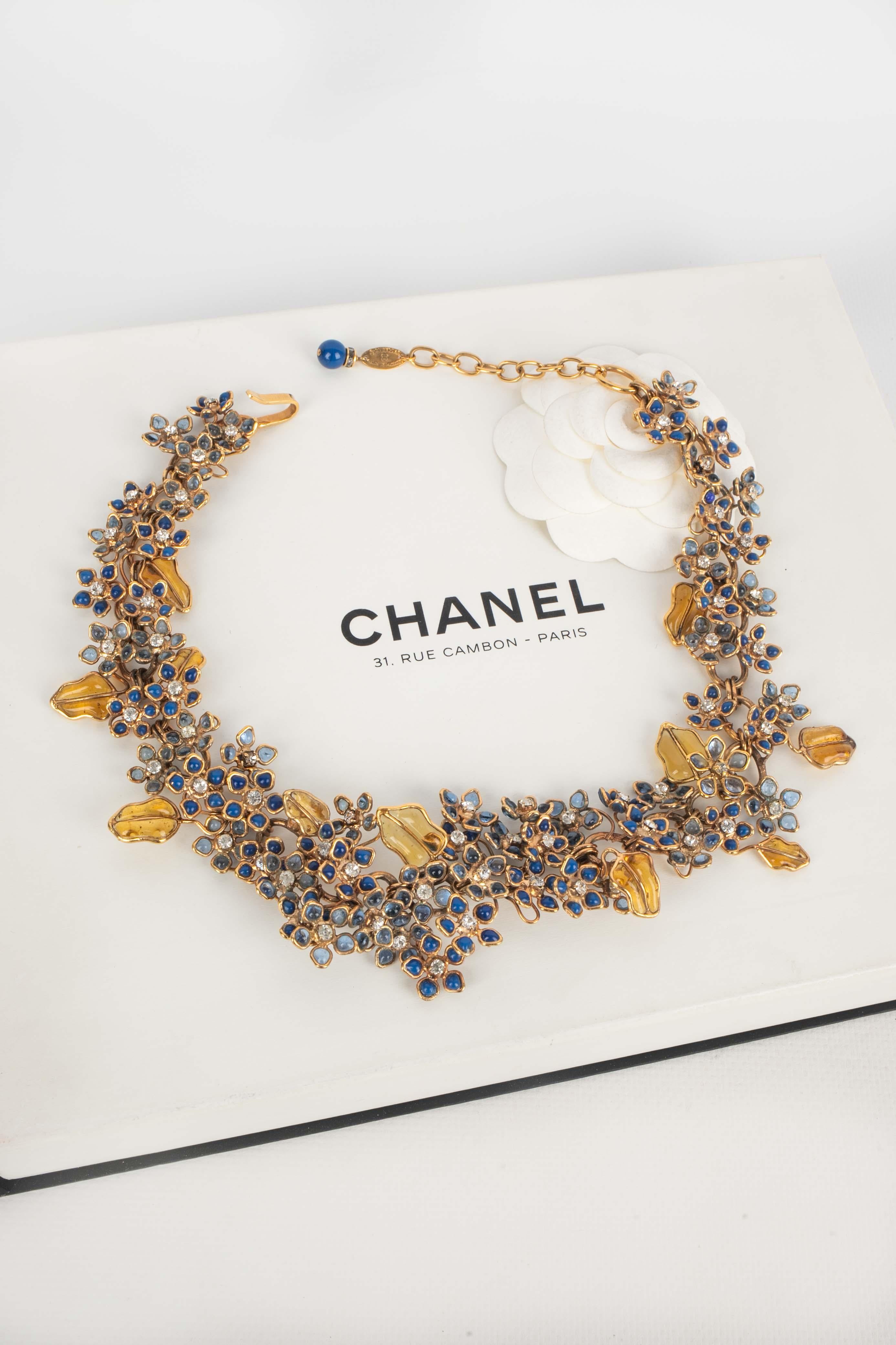 Collana di fiori in metallo dorato Chanel In condizioni ottime in vendita a SAINT-OUEN-SUR-SEINE, FR