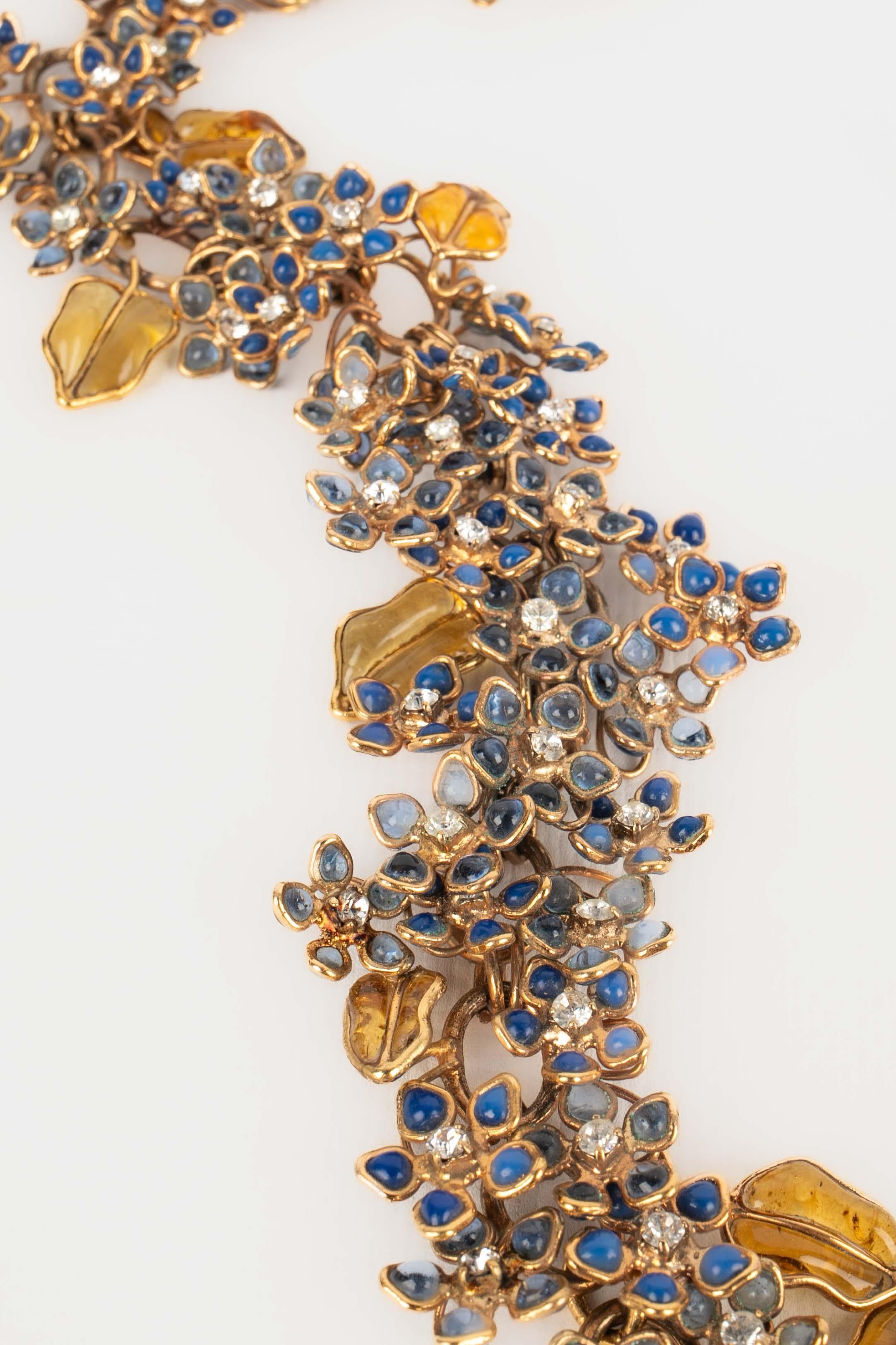 Collana di fiori in metallo dorato Chanel in vendita 3