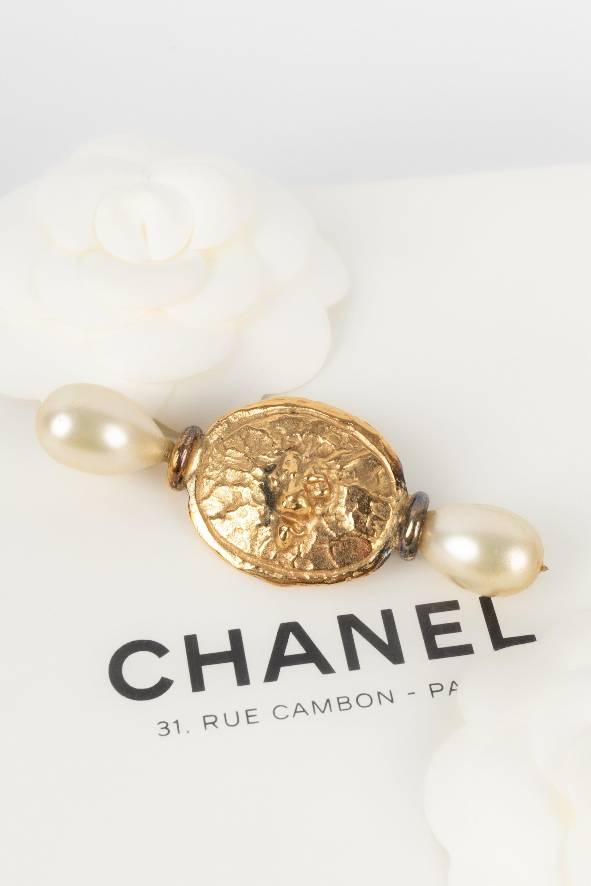 Chanel Golden Metal Lion Brooch with Pearly Drops For Sale 2