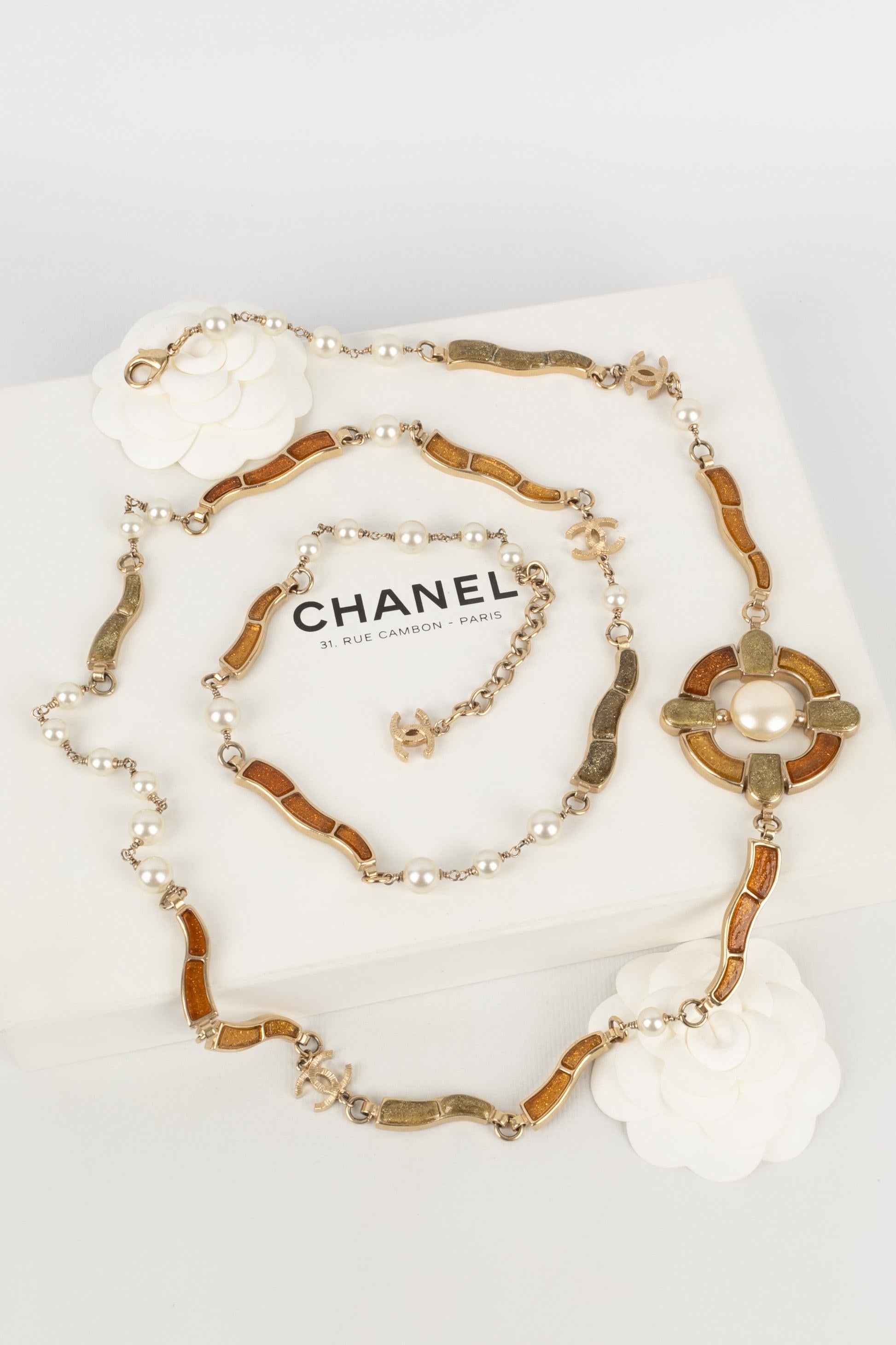 Lange Chanel-Halskette aus goldenem Metall, 2007 im Angebot 7