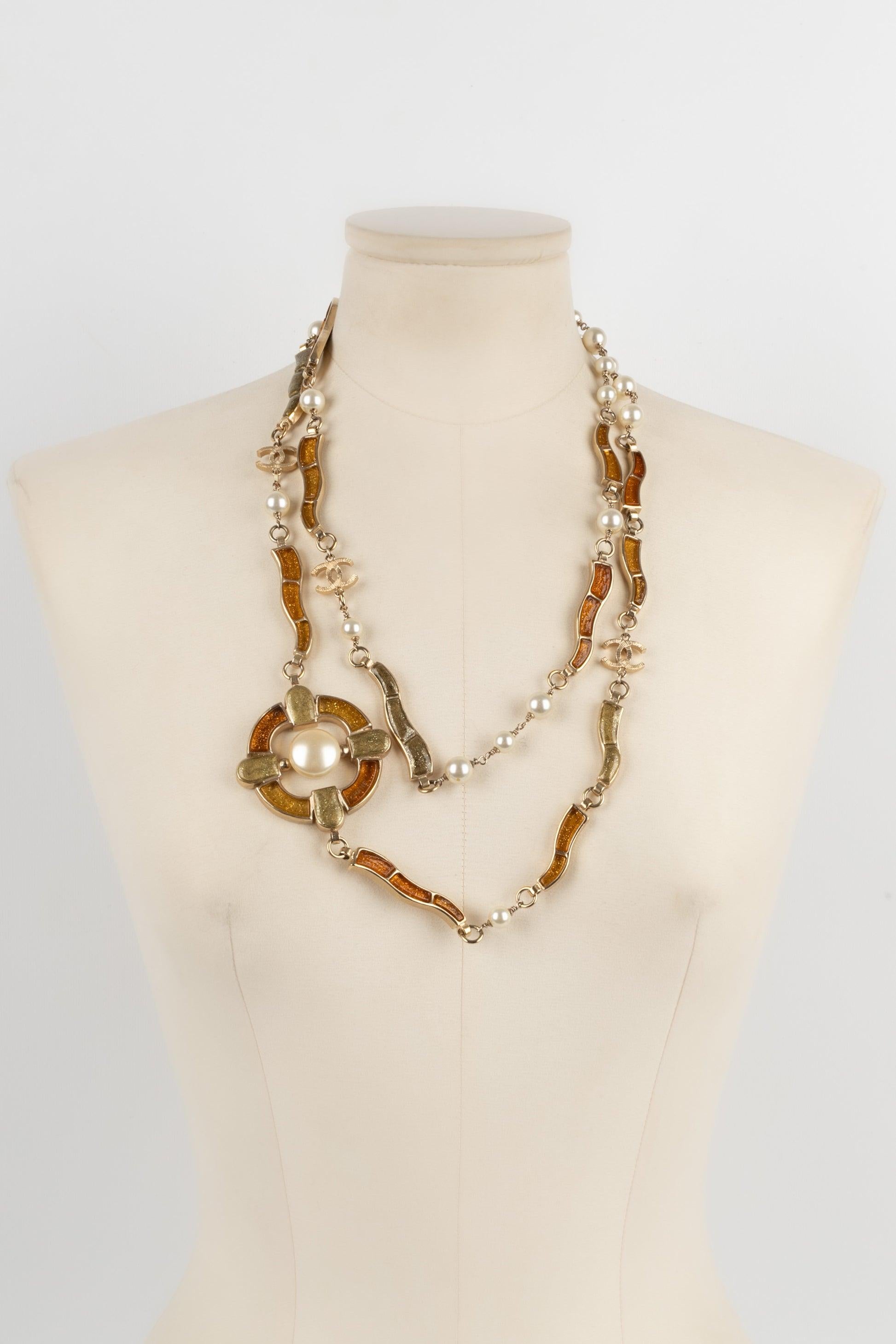 Lange Chanel-Halskette aus goldenem Metall, 2007 im Angebot 3