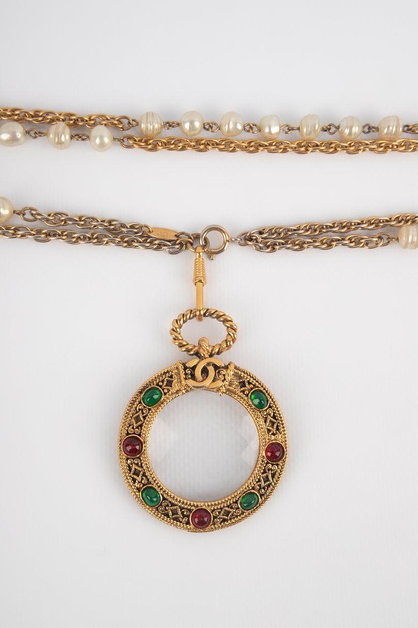 Chanel, collier en métal doré en verre grossissant, 1985 Pour femmes en vente