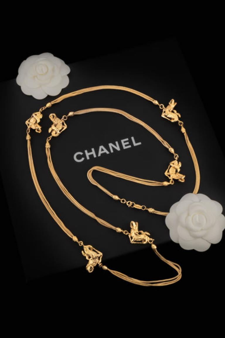Chanel Goldene Metallhalskette 'Capricorn' aus Metall im Angebot 6