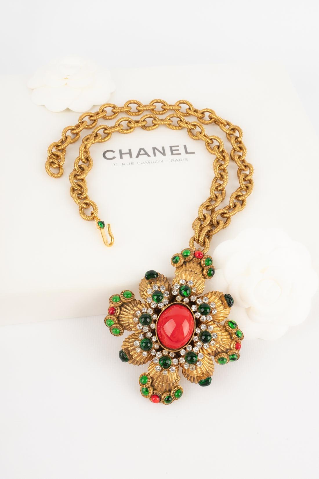 Collana Chanel in metallo dorato Haute Couture in vendita 6