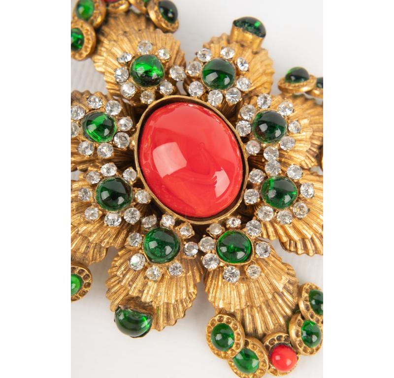 Collana Chanel in metallo dorato Haute Couture in vendita 2