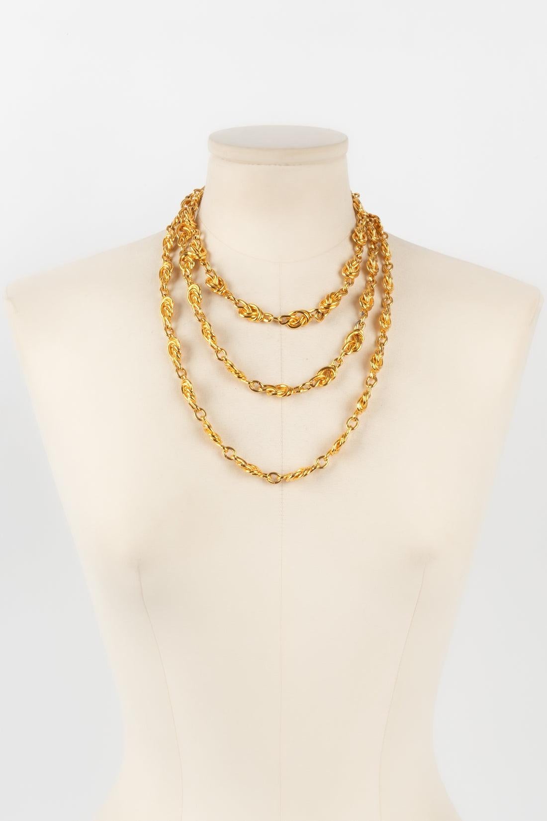 Chanel Goldene Metall-Halskette Sautoir mit Schleifen im Zustand „Gut“ im Angebot in SAINT-OUEN-SUR-SEINE, FR