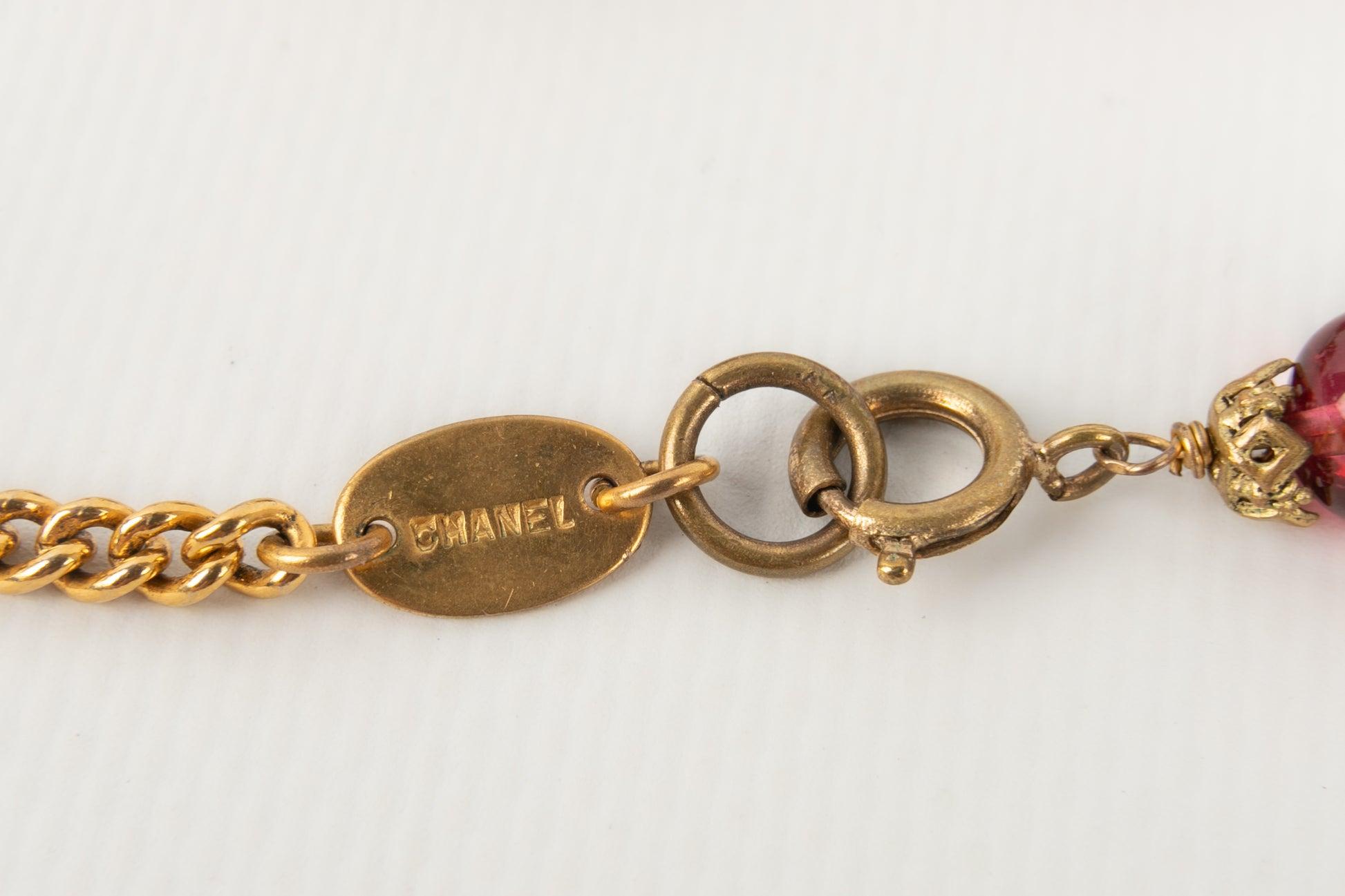 Chanel Goldene Metall-Halskette / Sautoir mit Glasperlen im Angebot 3