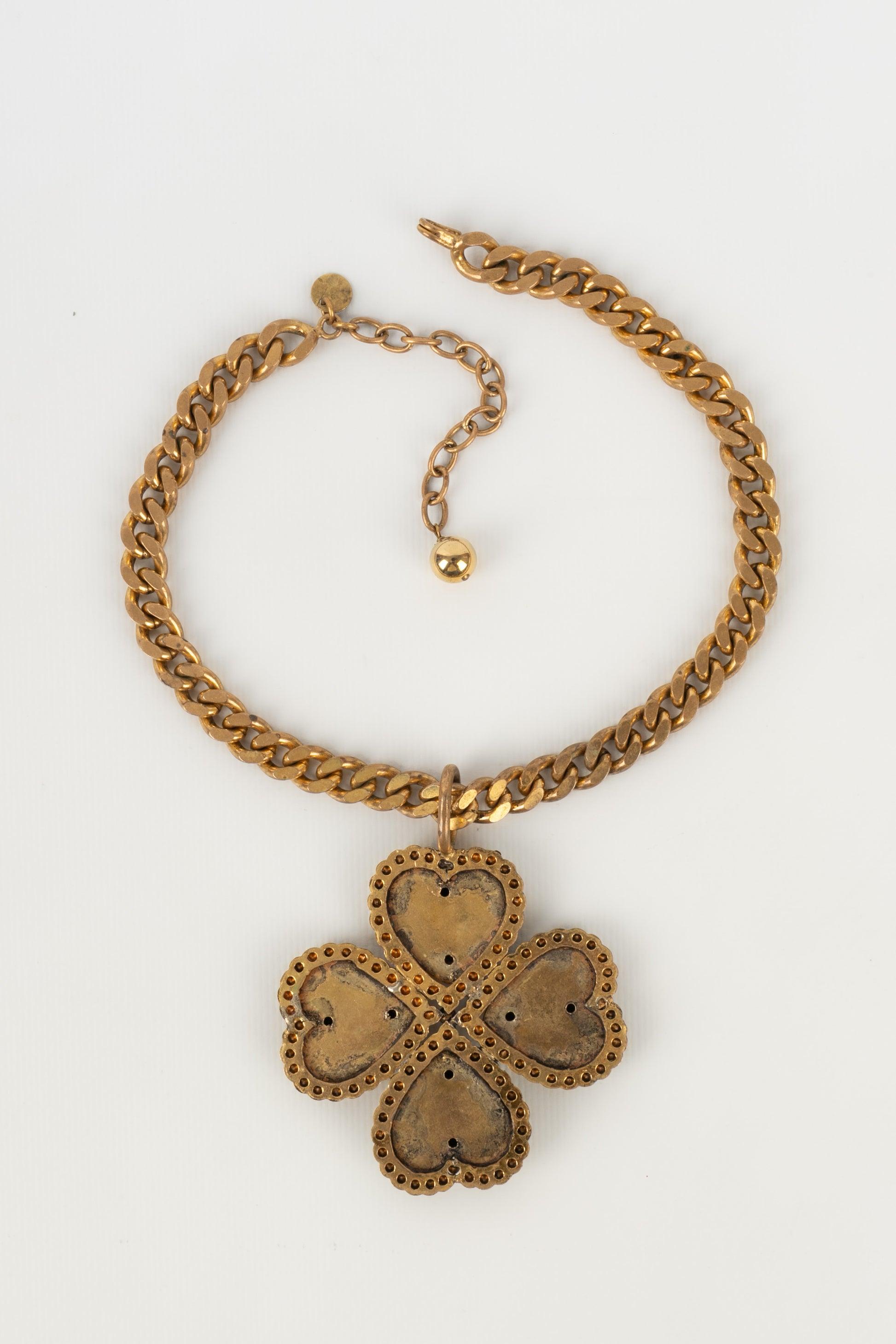 Chanel Golden Metal Necklace with a Four-leaf Clover-shaped Pendant, 1980s For Sale 3