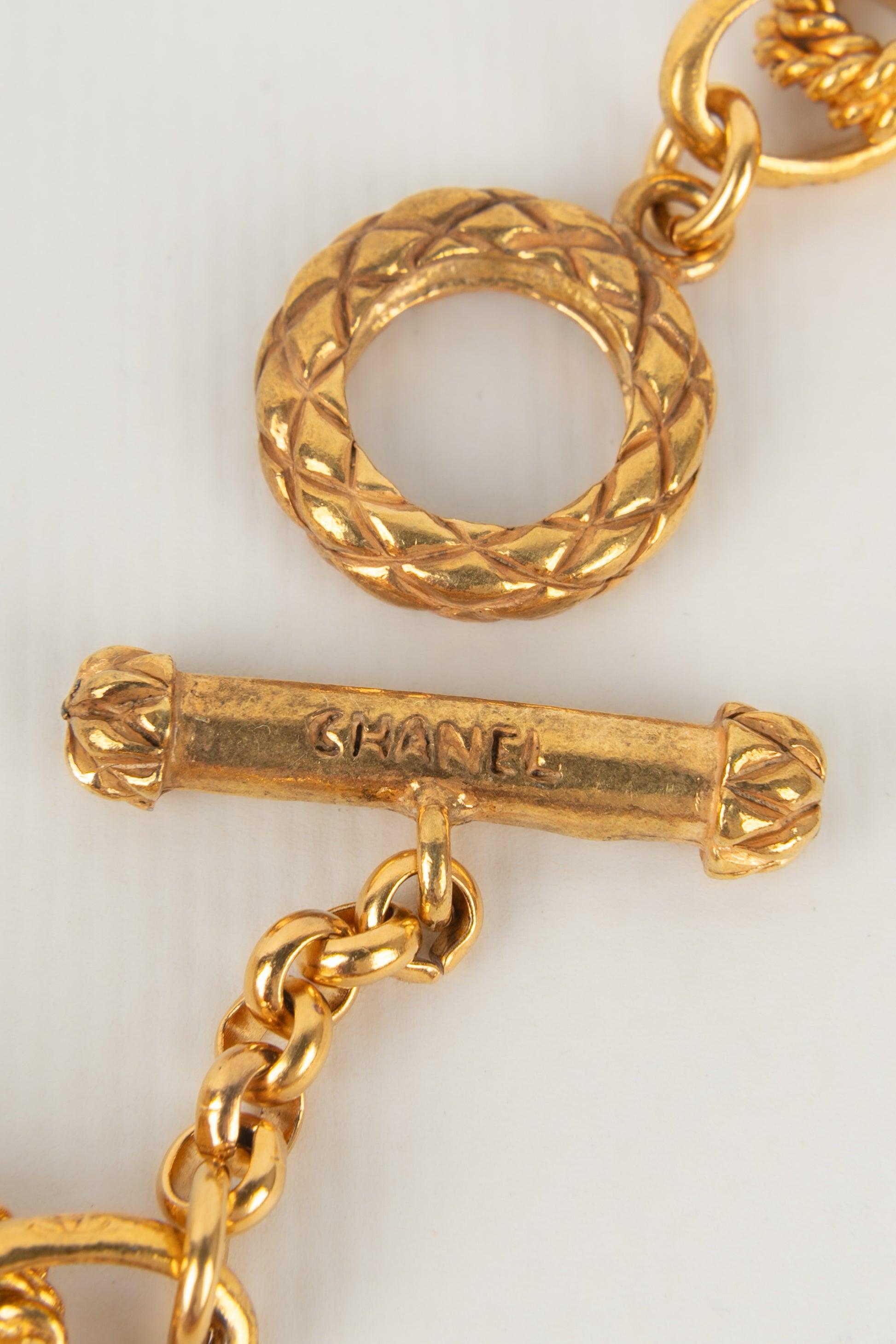 Chanel Golden Metal Necklace with a Sun Pendant, 1993 In Excellent Condition For Sale In SAINT-OUEN-SUR-SEINE, FR