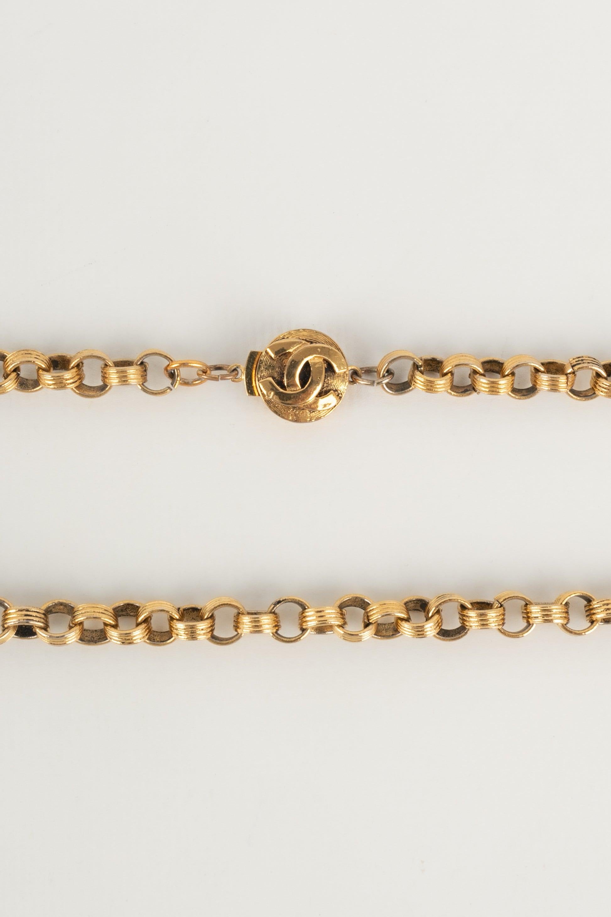 Chanel, collier en métal doré avec perles de costume, années 1980 Bon état - En vente à SAINT-OUEN-SUR-SEINE, FR