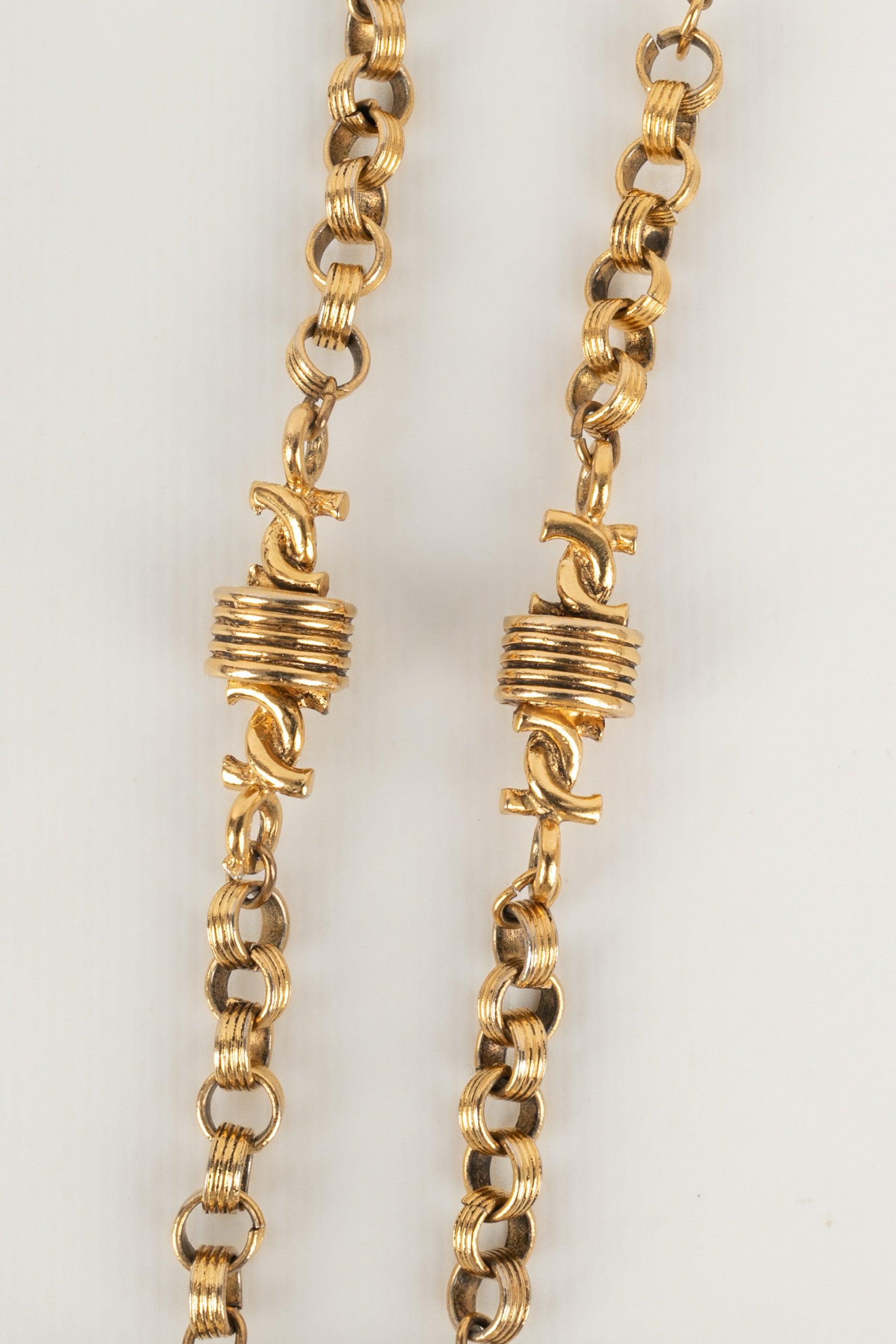 Women's Chanel Golden Metal Necklace with Costume Pearls, 1980s For Sale