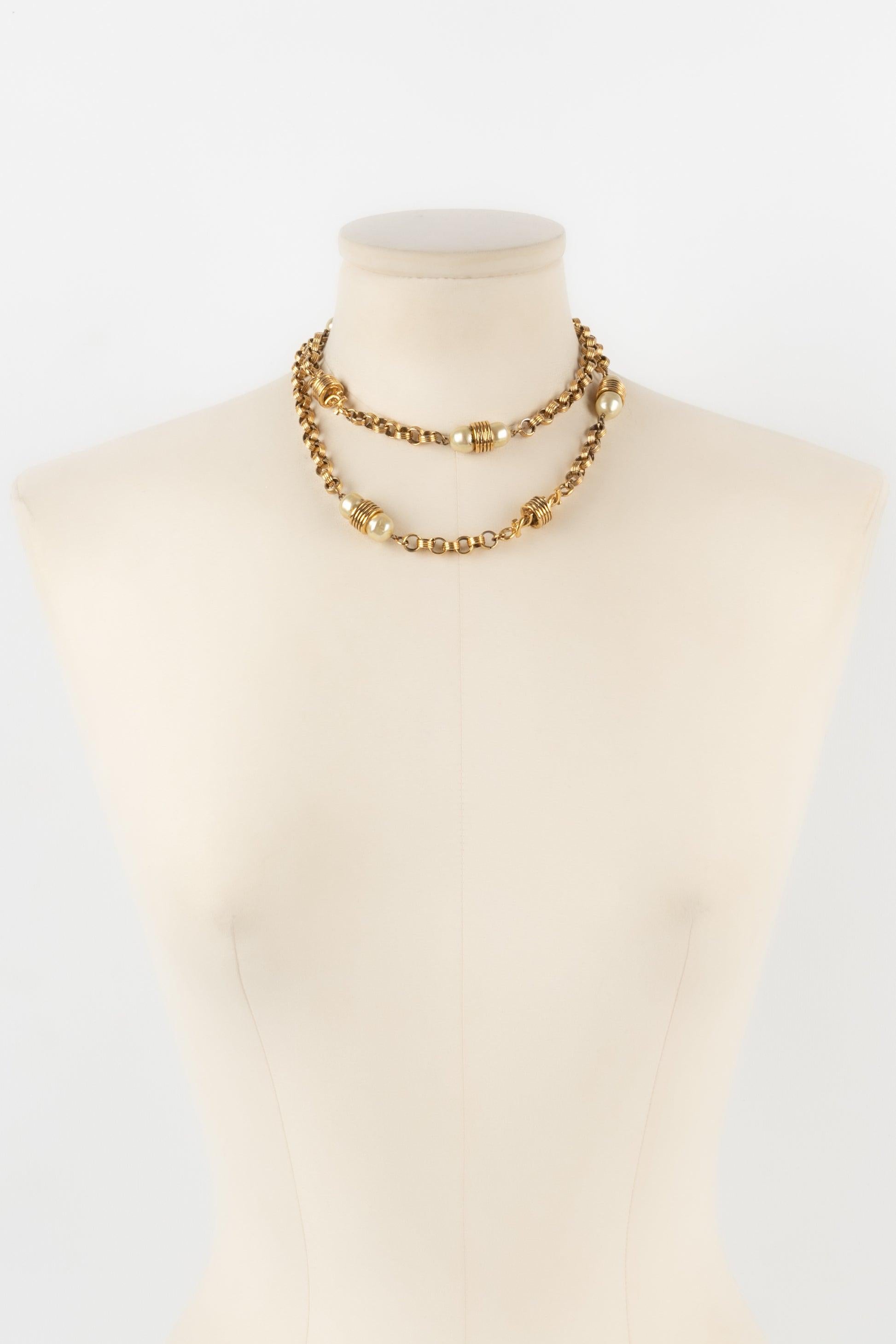 Chanel Golden Metal Necklace with Costume Pearls, 1980s For Sale 4
