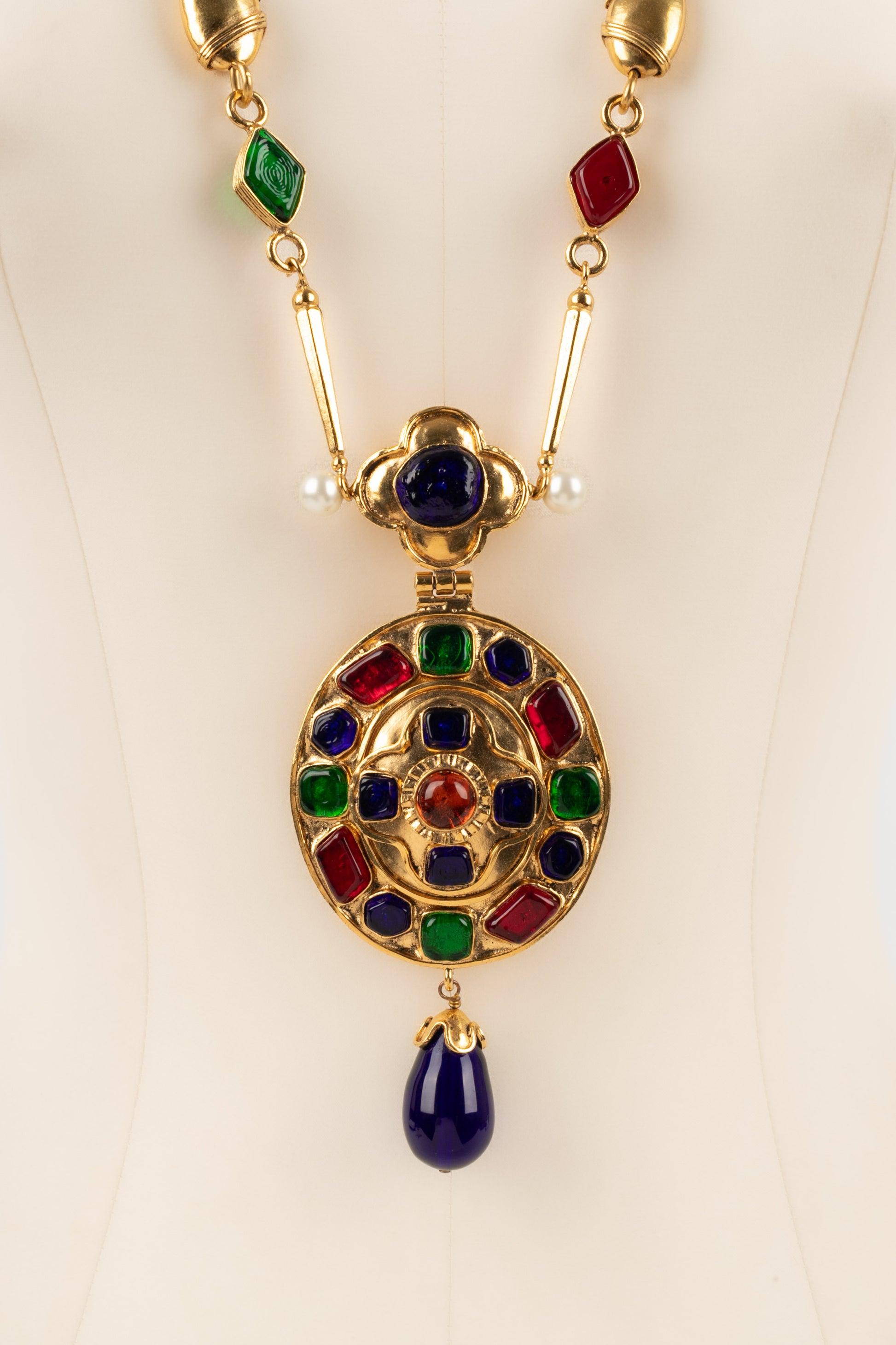 Women's Chanel Golden Metal Necklace with Glass Paste Cabochons, Fall 1994 For Sale