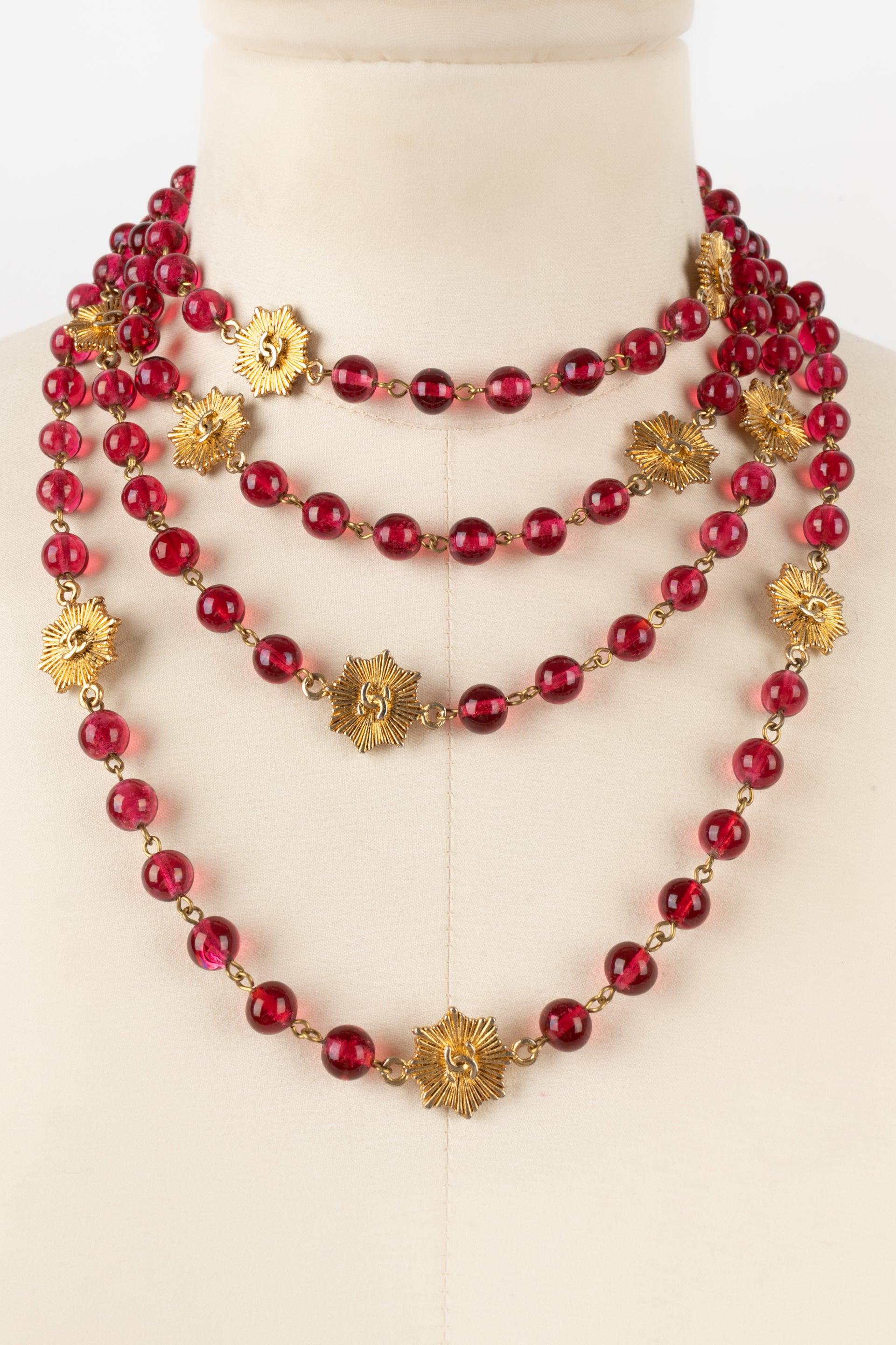 Chanel Halskette aus goldenem Metall mit Glasperlen und Glasperlen Damen im Angebot