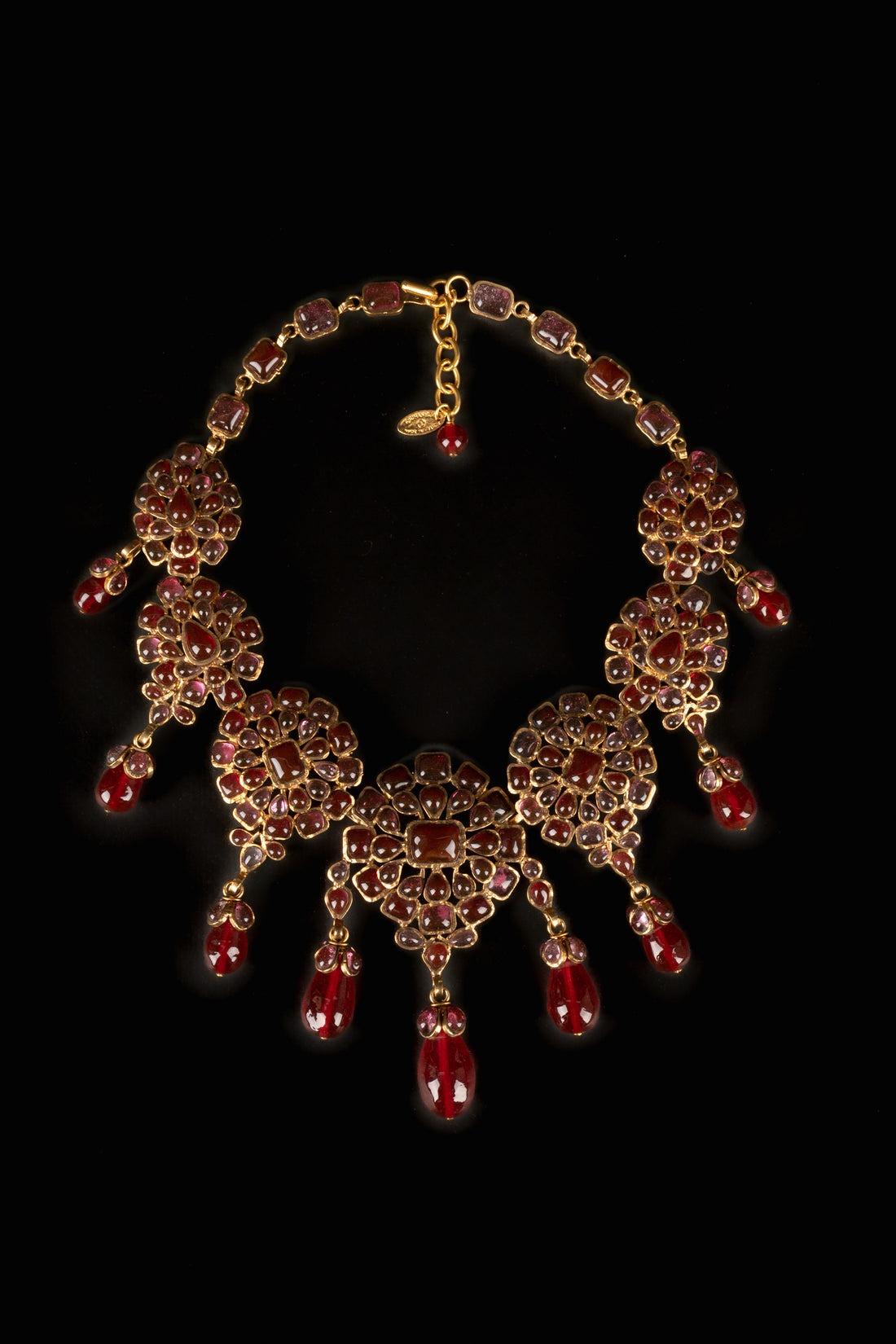 Chanel - (Made in France) Golden metal necklace with red glass paste. Jewelry from the 1980s.

Additional information:
Condition: Very good condition
Dimensions: Length: from 39 cm to 42 cm
Period: 20th Century

Seller Reference: CB2