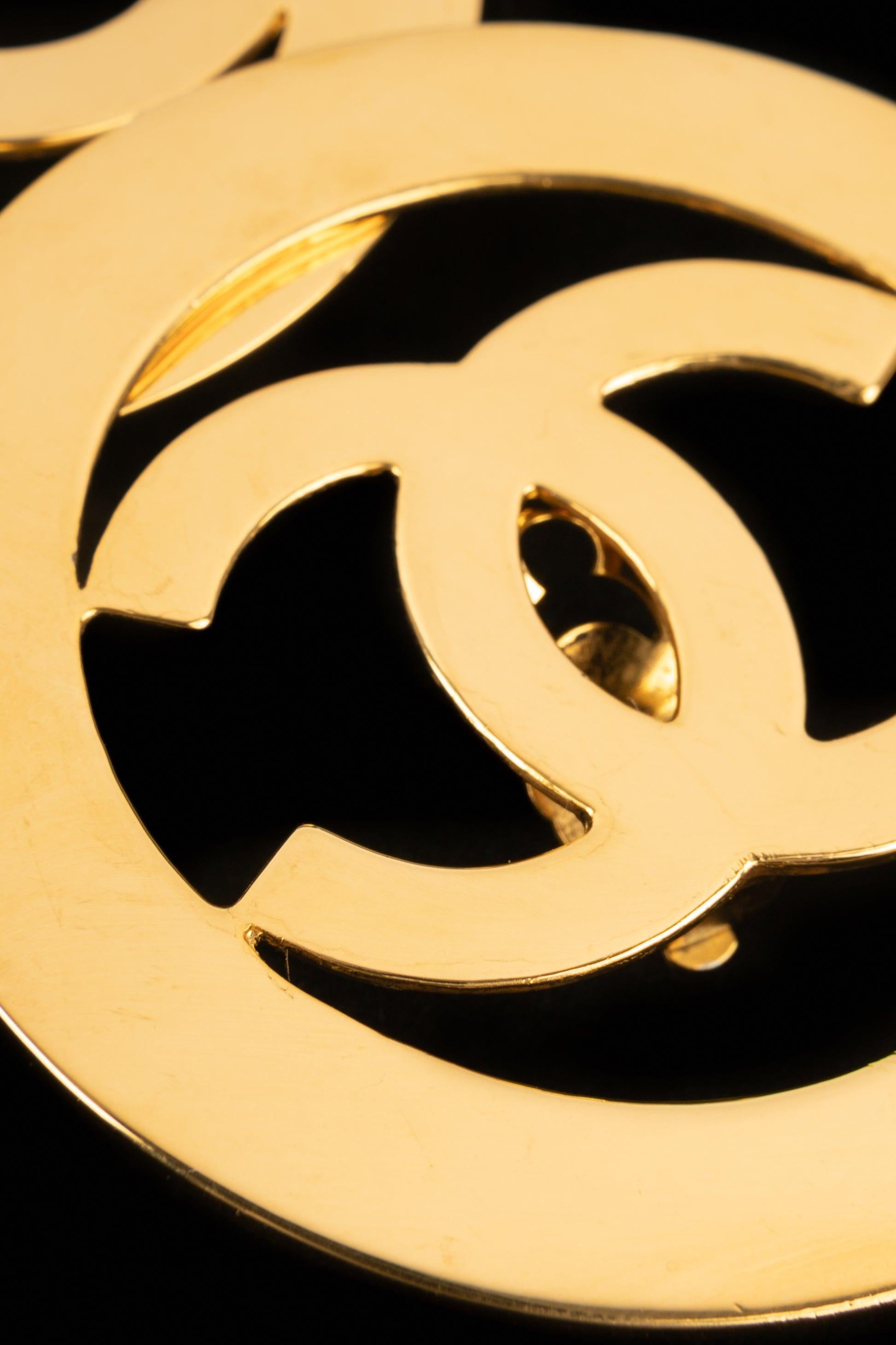 Chanel Golden Metal Openwork Clip-on Earrings, 1991 For Sale 1
