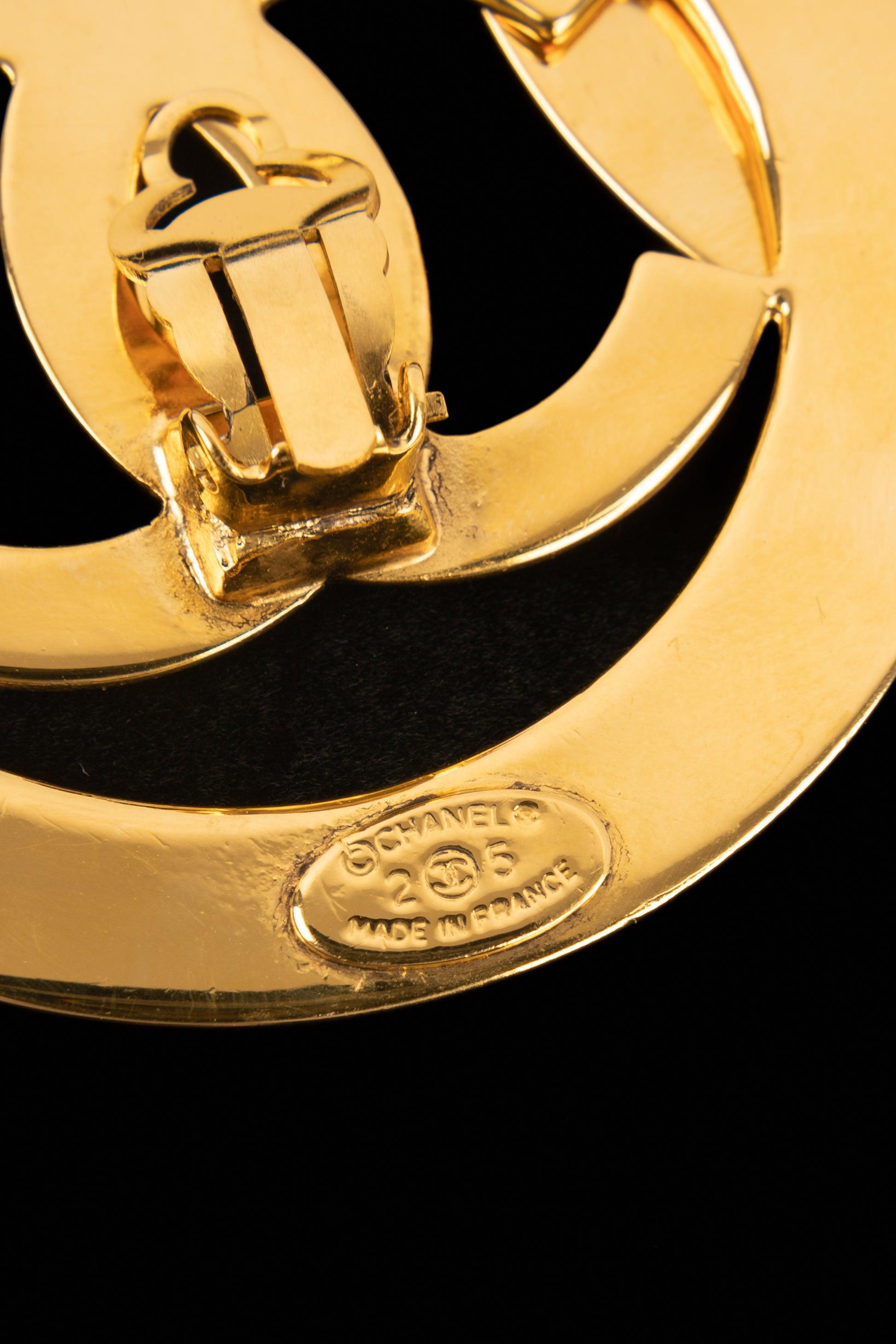 Chanel Golden Metal Openwork Clip-on Earrings, 1991 For Sale 2