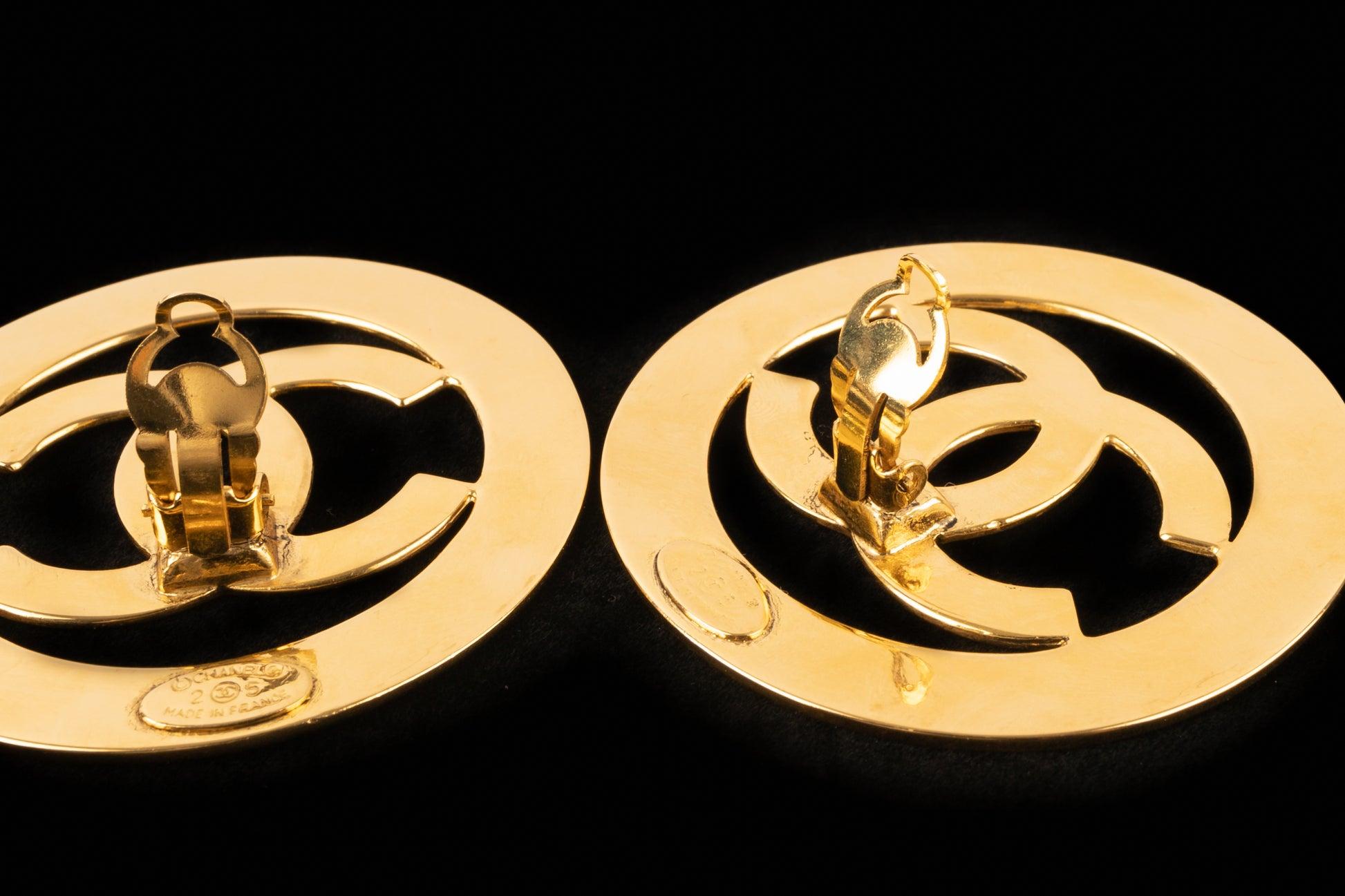 Chanel Golden Metal Openwork Clip-on Earrings, 1991 For Sale 4