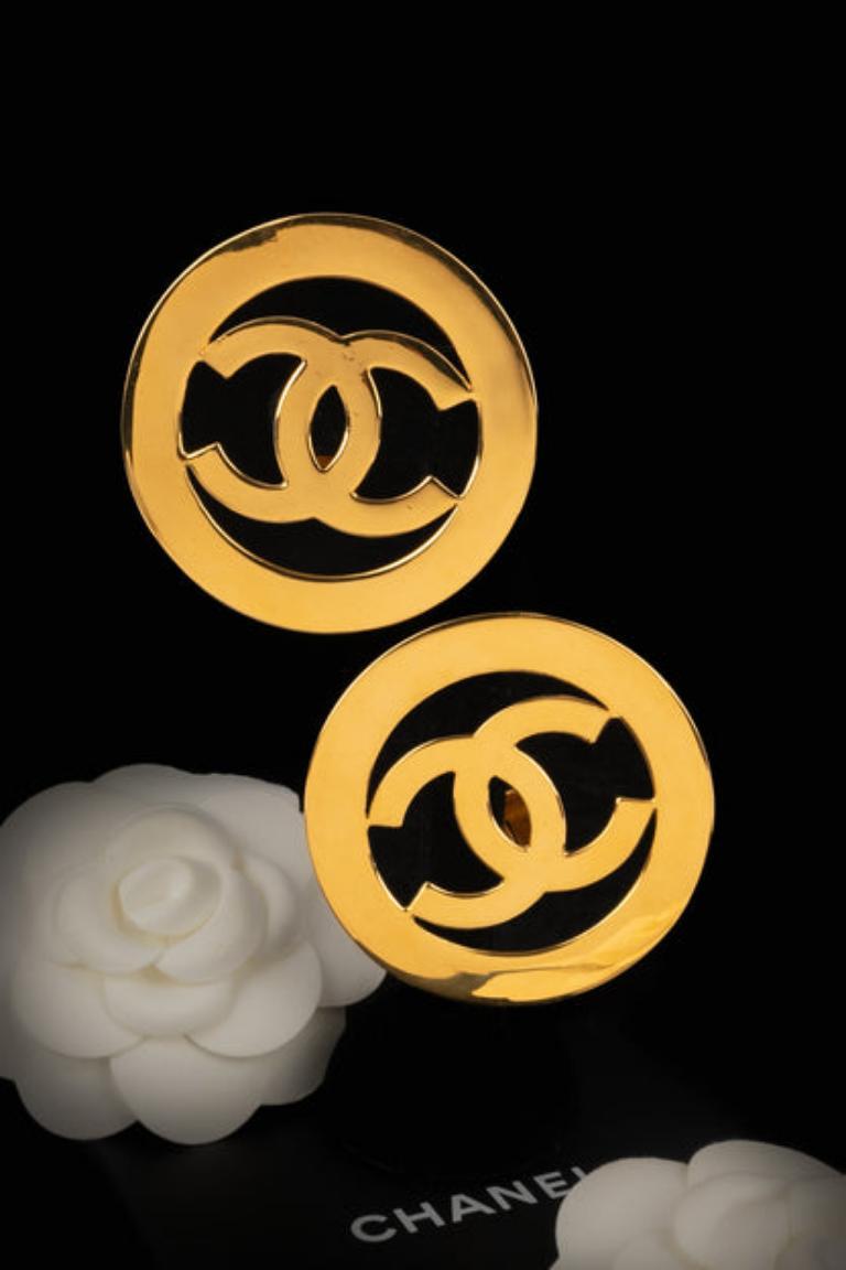 Chanel Golden Metal Openwork Clip-on Earrings, 1991 For Sale 5