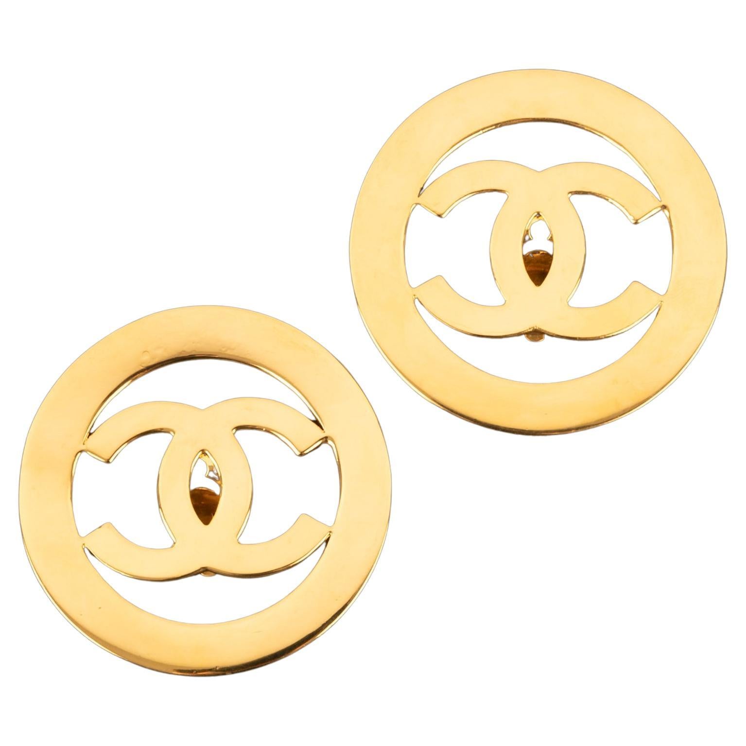 Chanel Golden Metal Openwork Clip-on Earrings, 1991 For Sale
