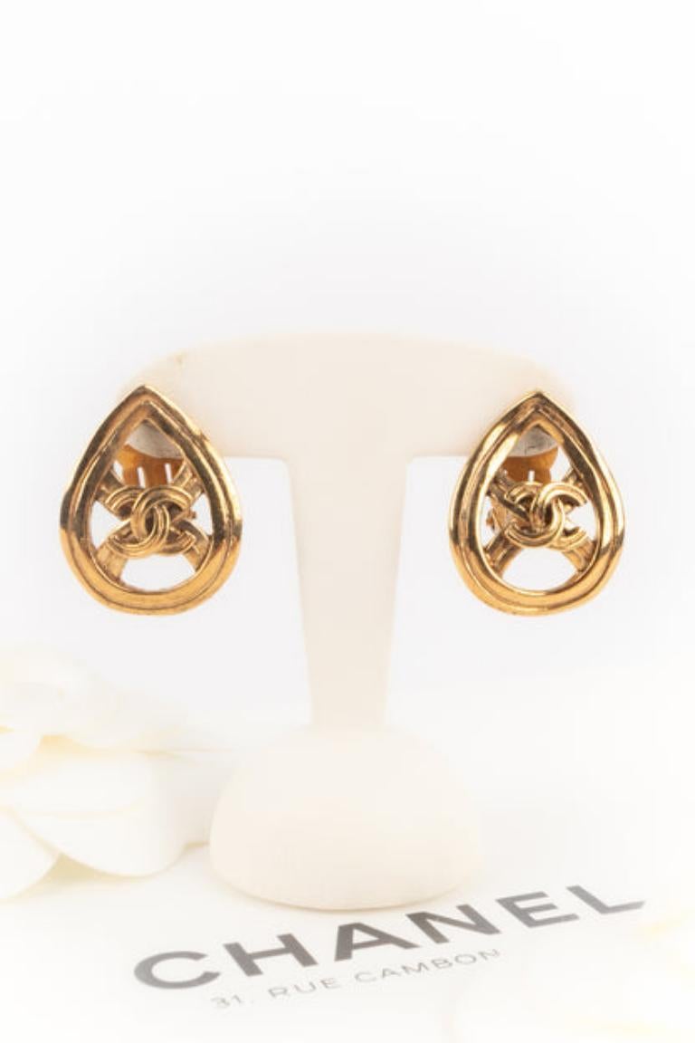 Chanel Golden Metal Openwork Earrings, 1996 For Sale 2